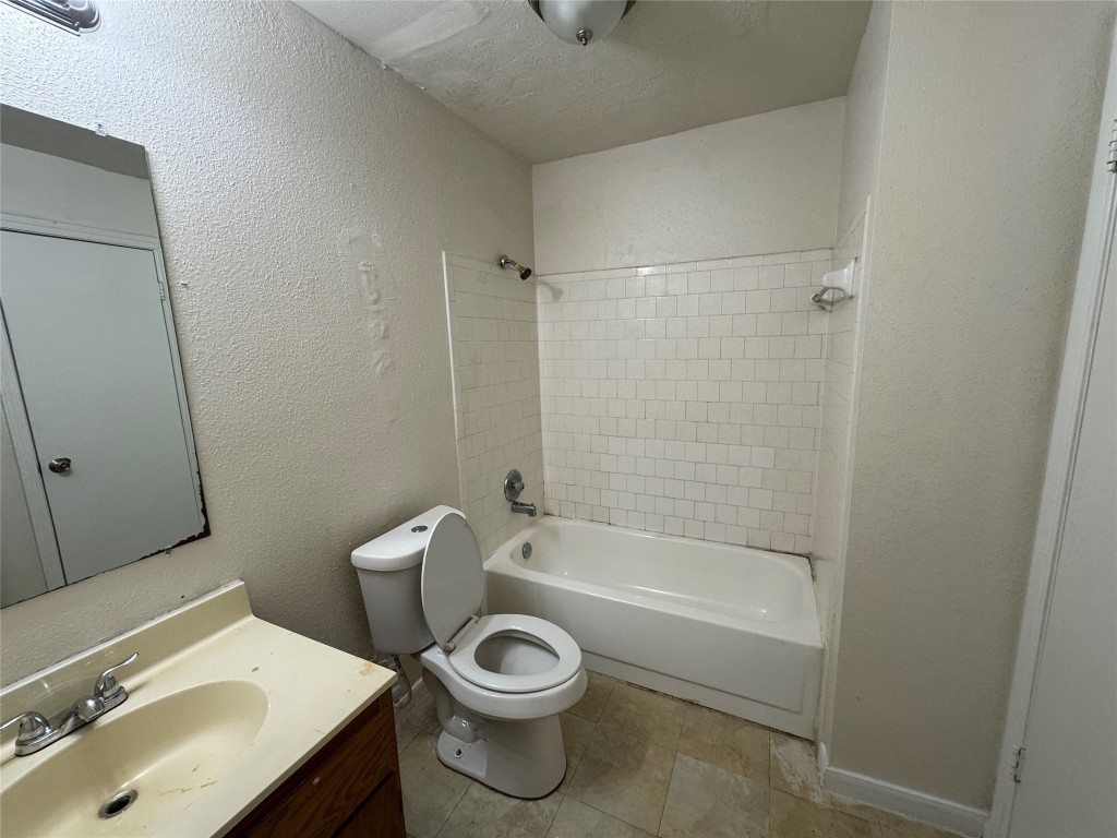 3229 Hirschfield Road B Property Photo 8