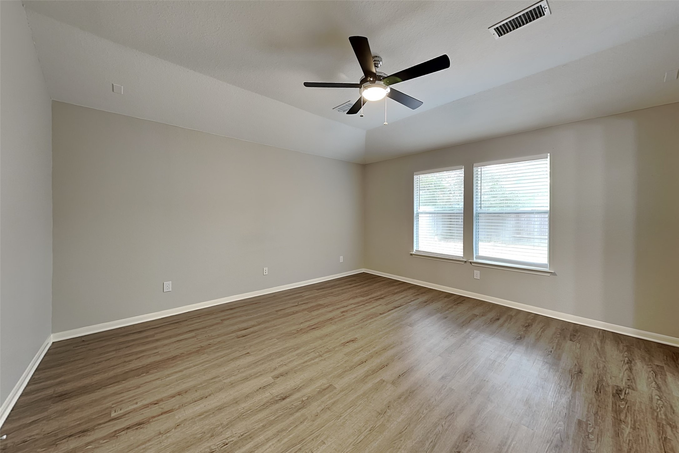 10 Windswept Oaks Place Property Photo 6