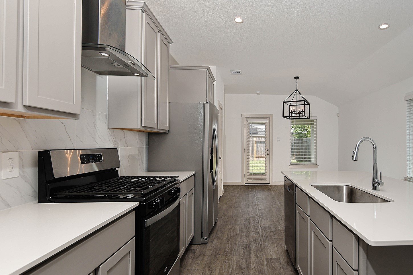 2909 Newington Lane Property Photo 8