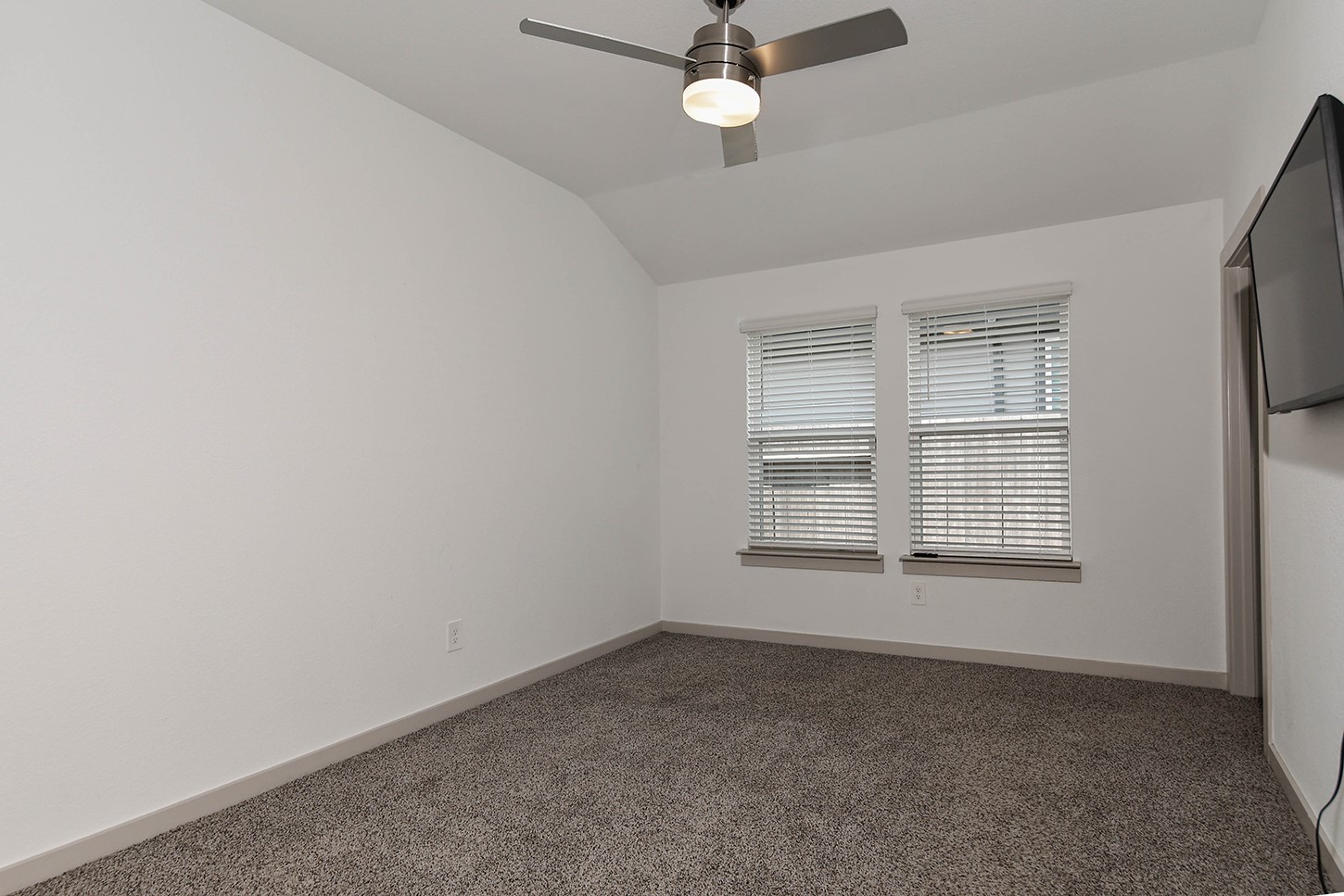 2909 Newington Lane Property Photo 14
