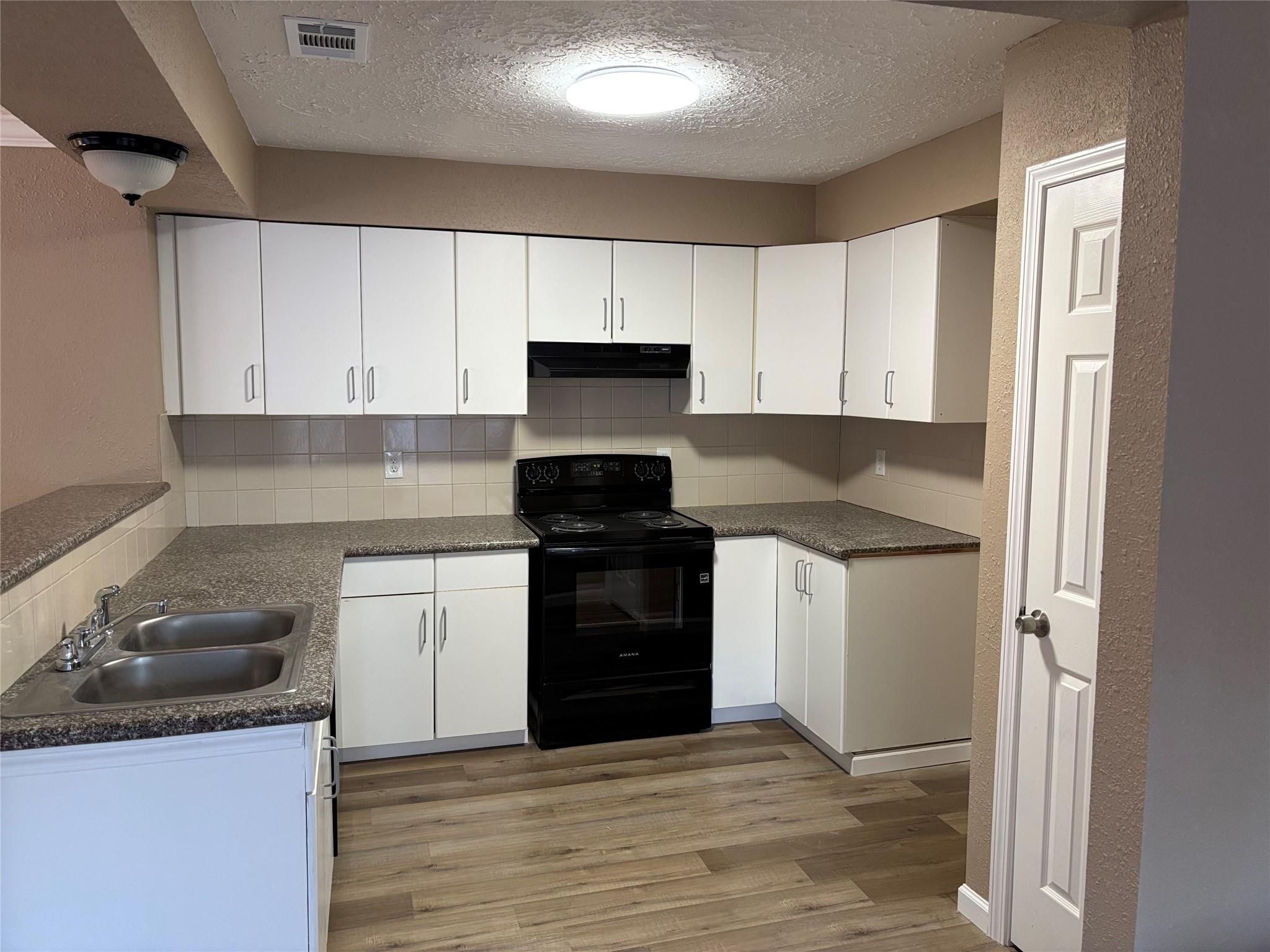 12947 Newbrook Drive, Houston Tx 77072 Property Photo 4