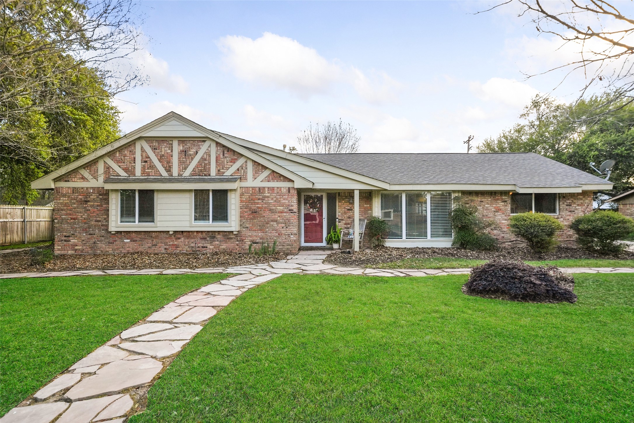 5009 Inverness Drive Property Photo