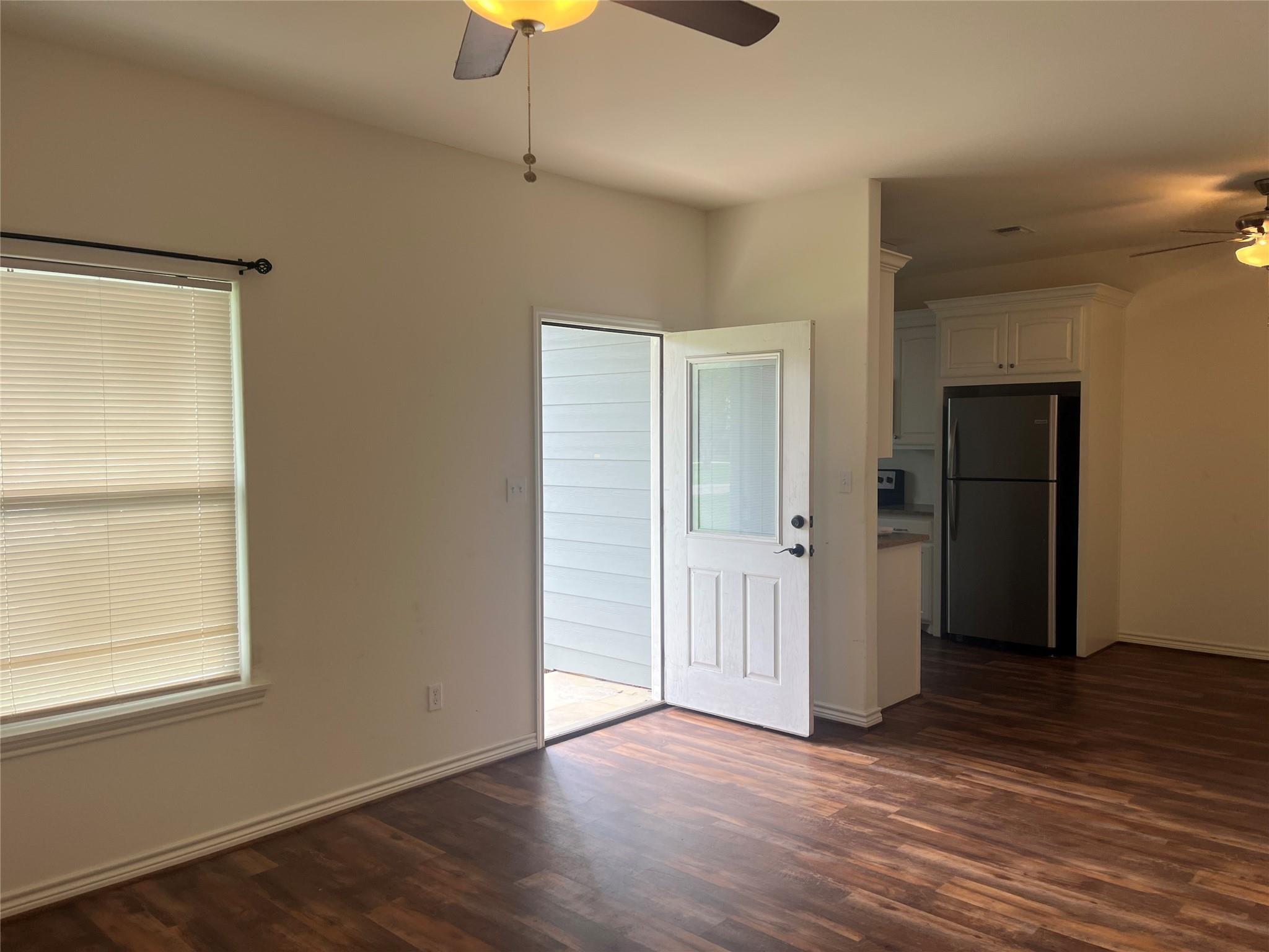 1843 Caroline Lane Property Photo 2