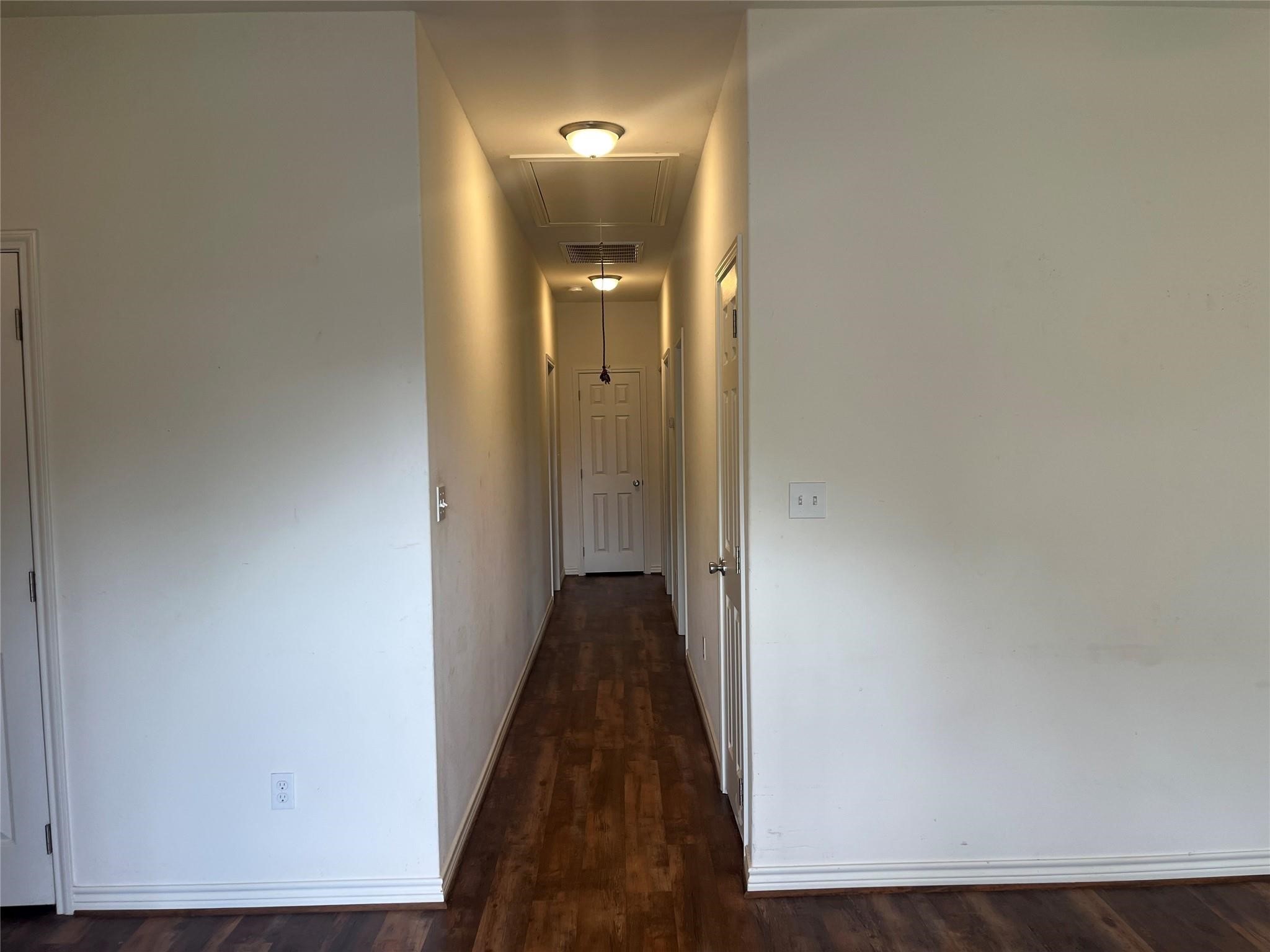 1843 Caroline Lane Property Photo 3