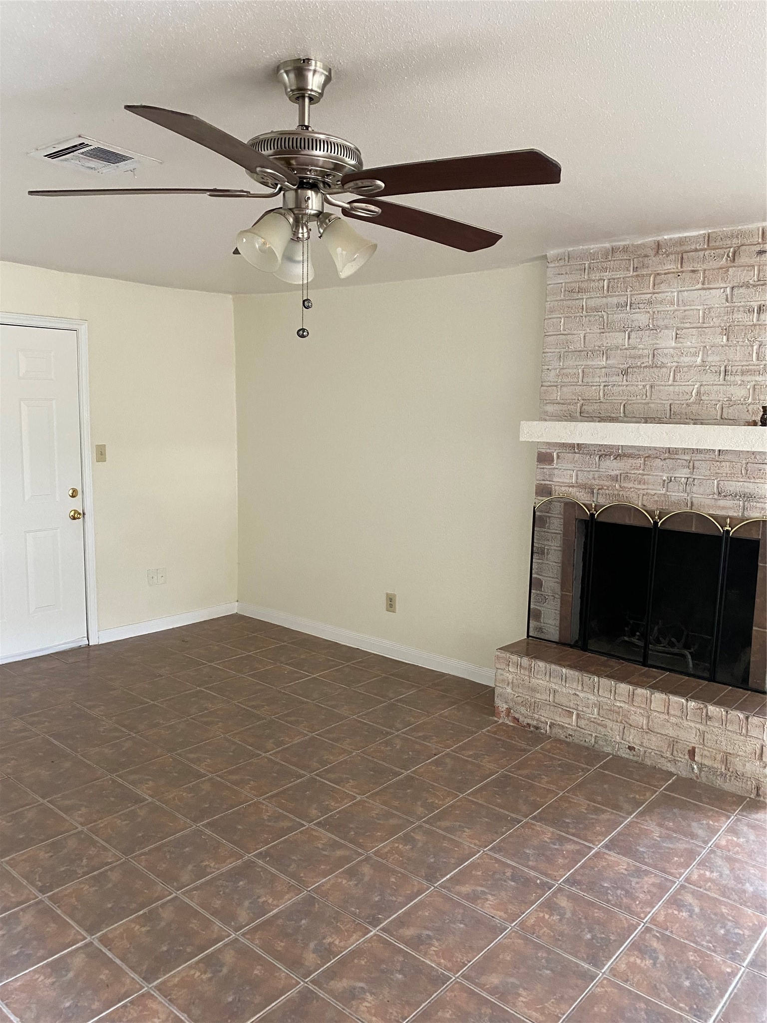 14516 E Woodforest Boulevard E 14516 Property Photo 4