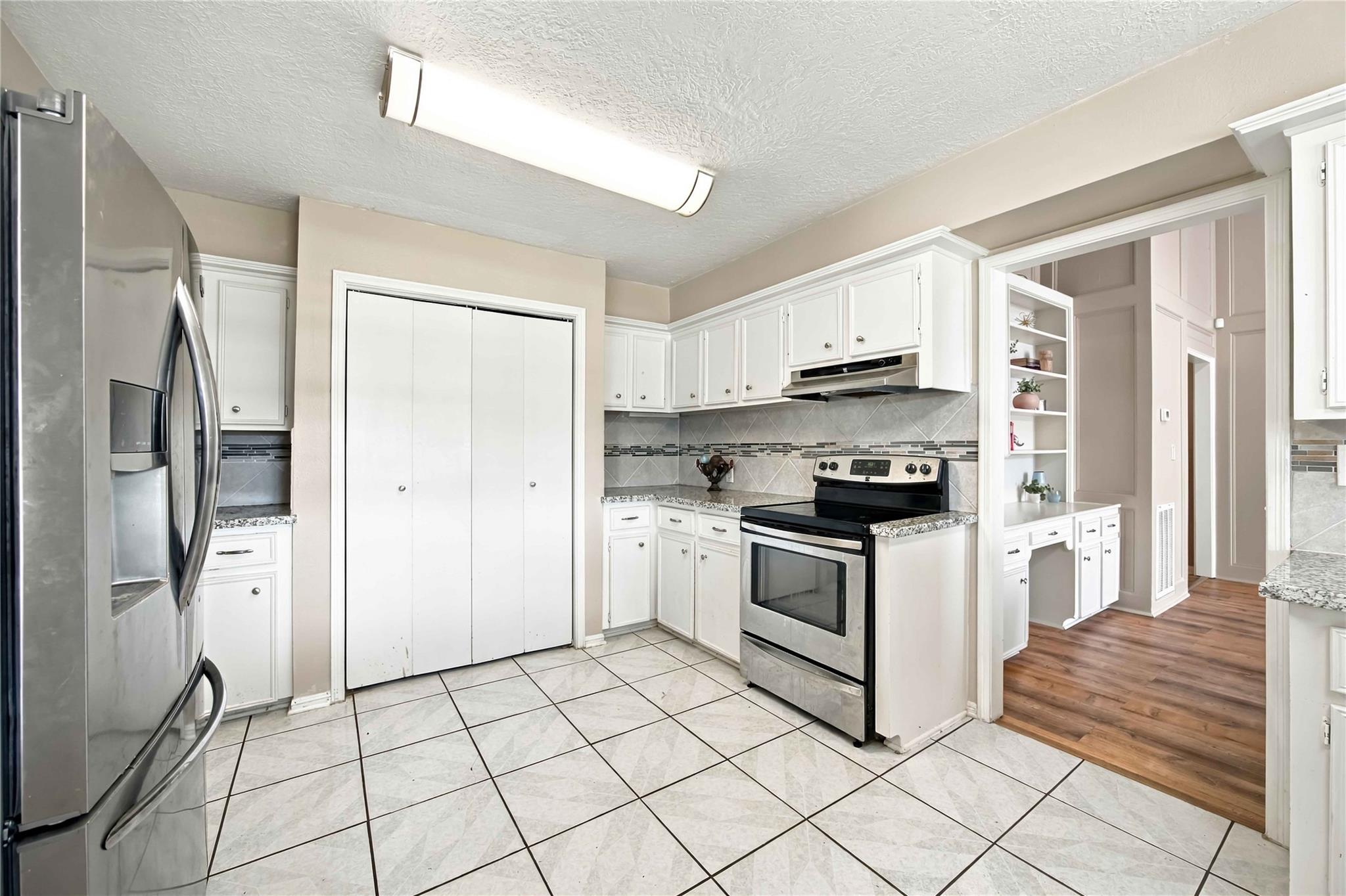 4697 Wickwillow Lane, Alvin Tx 77511 Property Photo 14