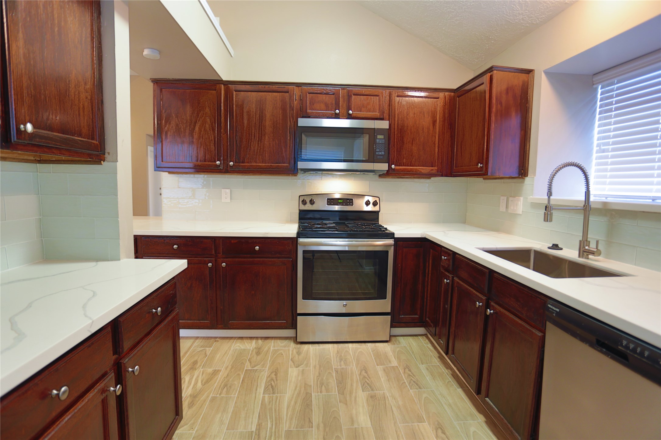 7007 Glen Rosa Drive Property Photo 13