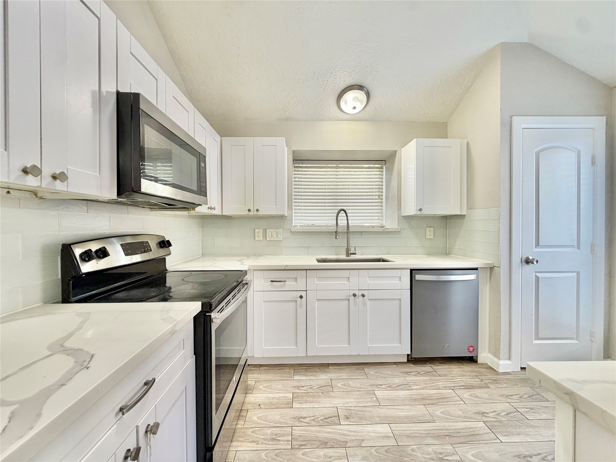 7007 Glen Rosa Drive Property Photo 20