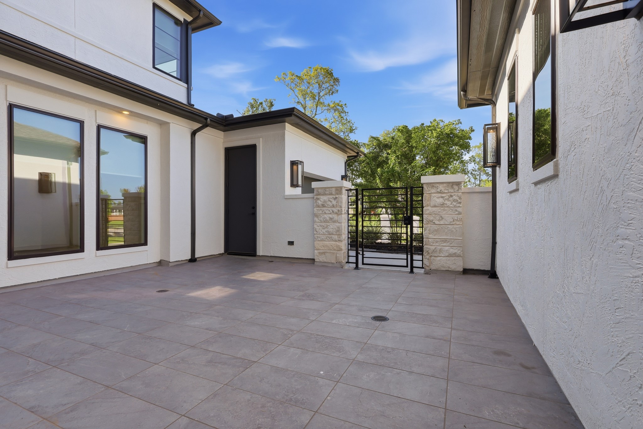 10007 Regal Mist Drive Property Photo 6