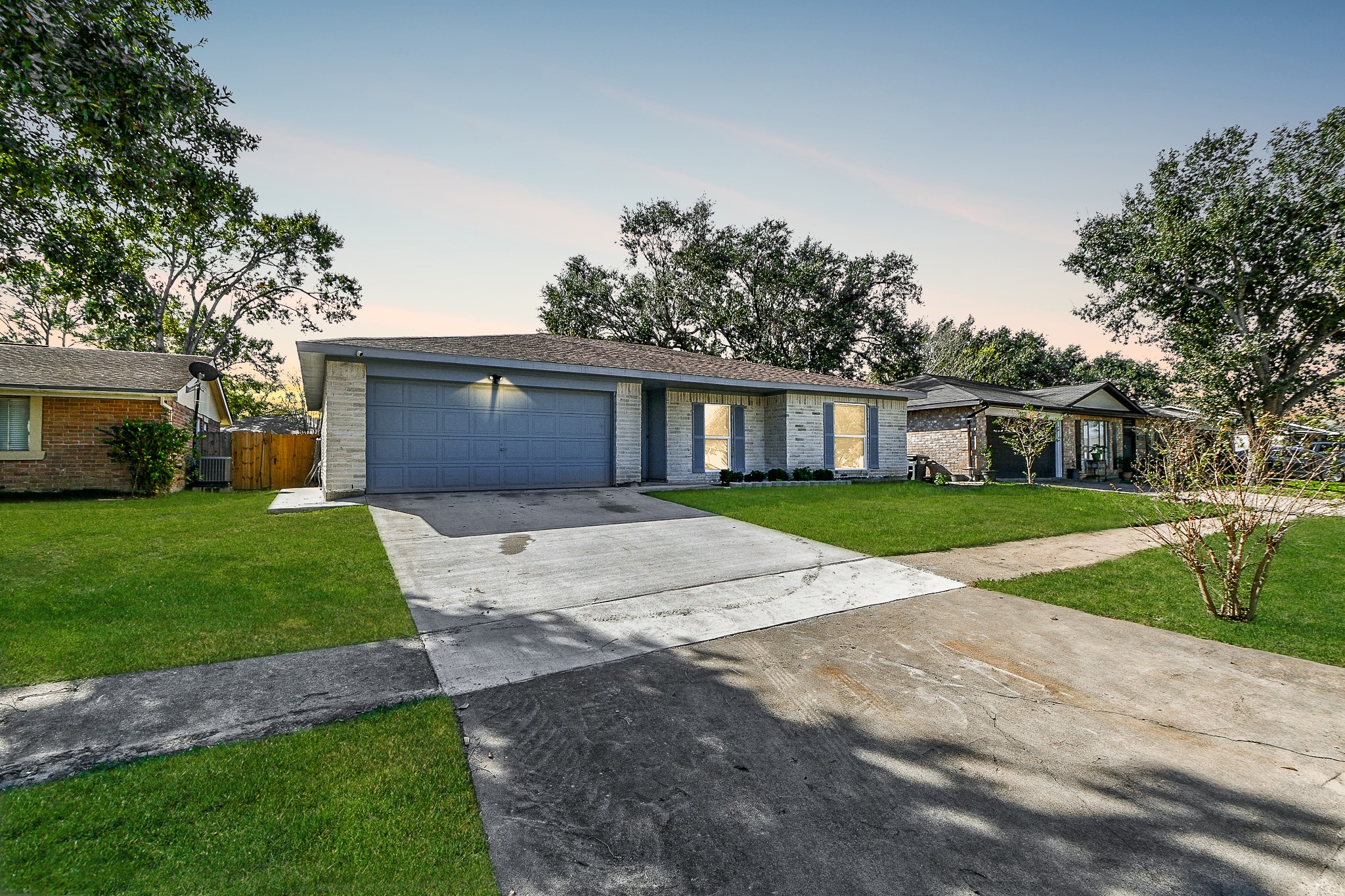 13707 Towne Way Drive Property Photo 1