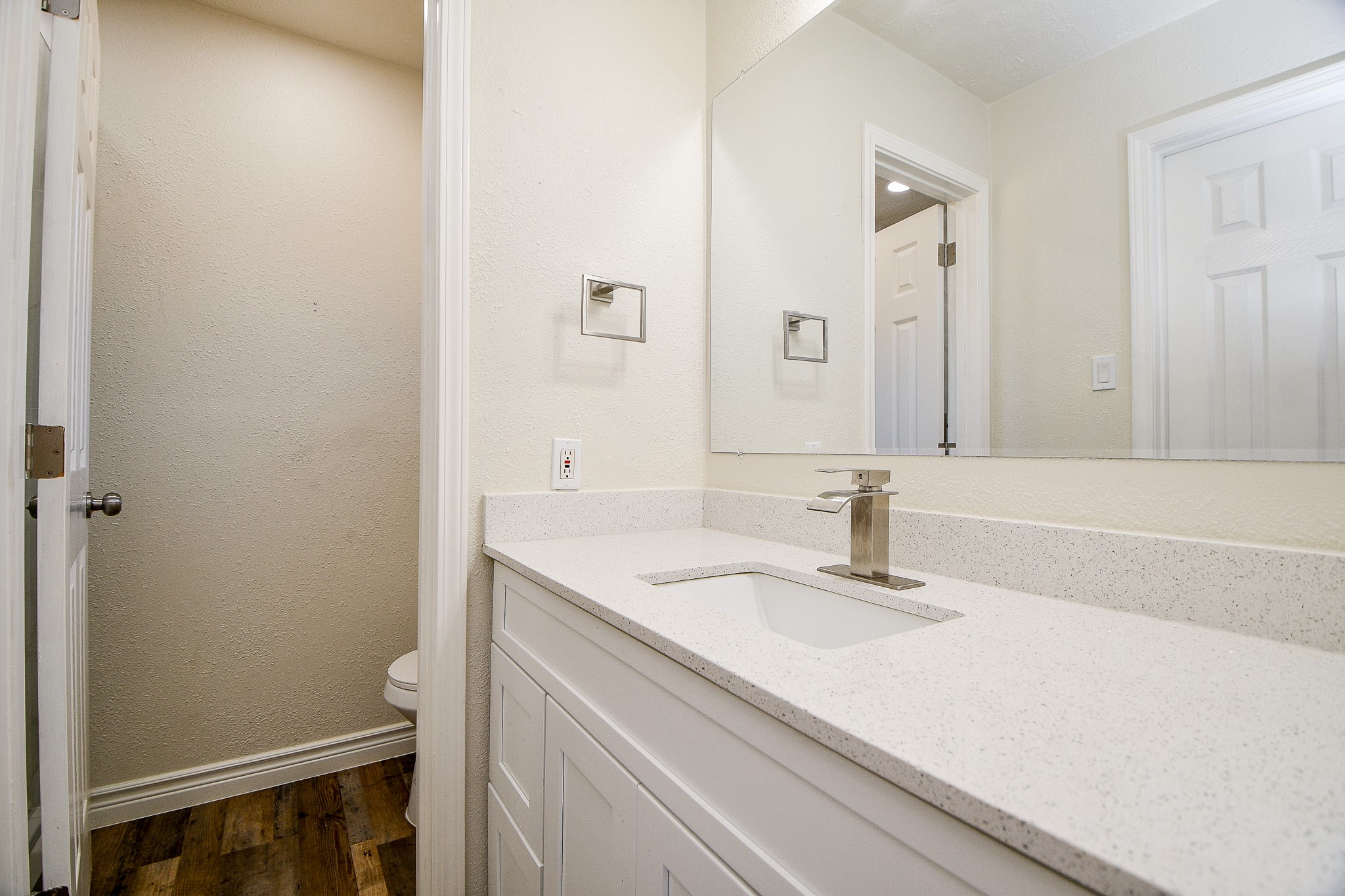 13707 Towne Way Drive Property Photo 17