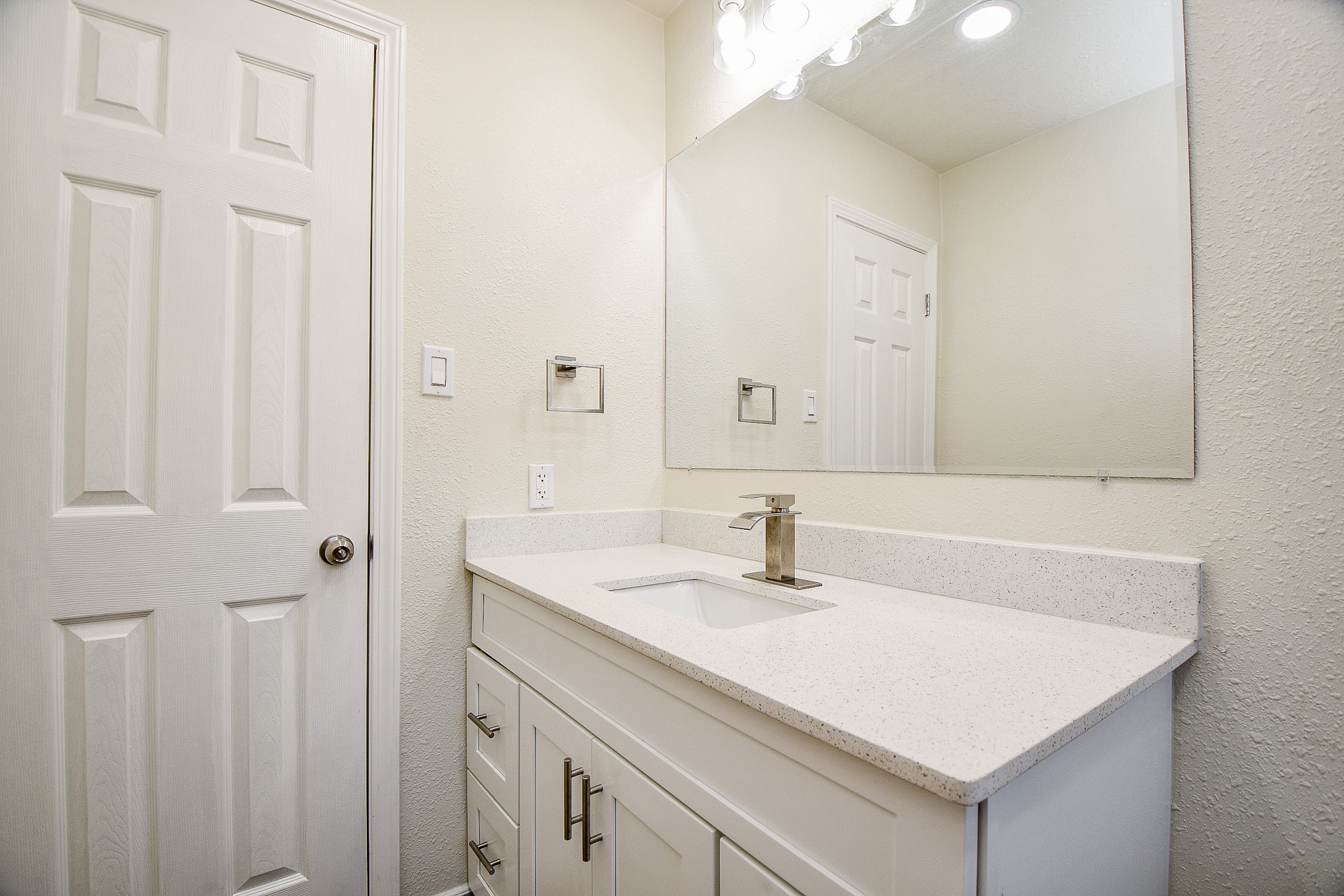 13707 Towne Way Drive Property Photo 20