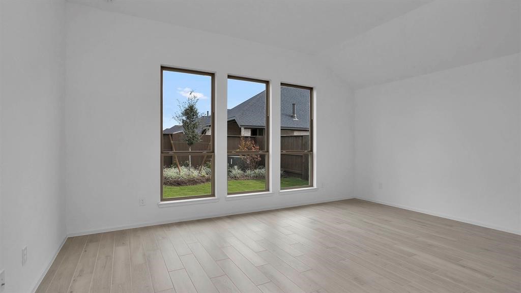 2910 Starling Drive Property Photo 8