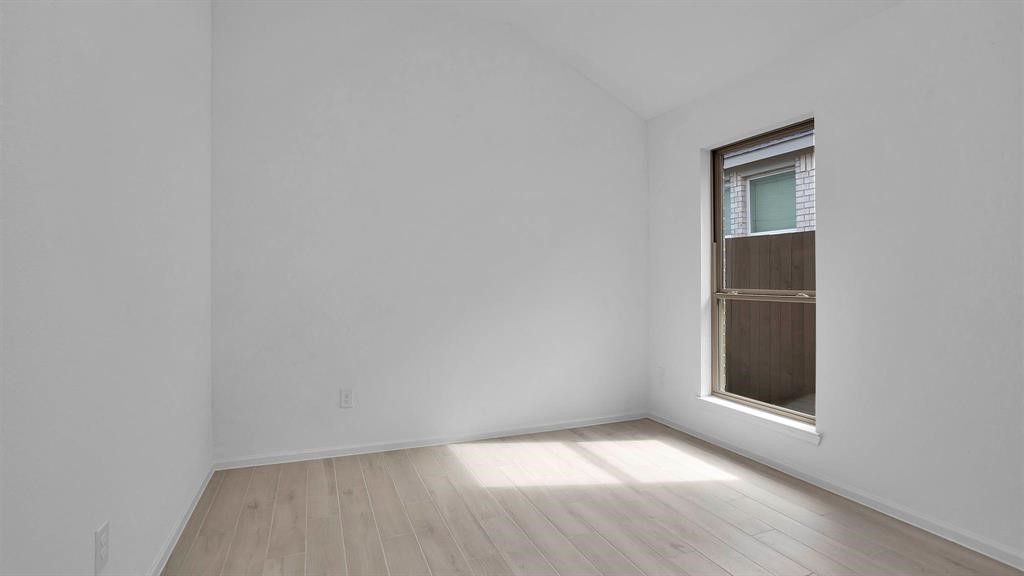 2910 Starling Drive Property Photo 10
