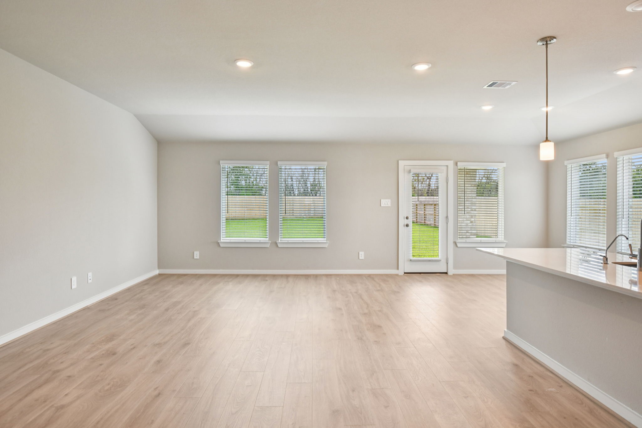 2811 Duchess Drive Property Photo 7