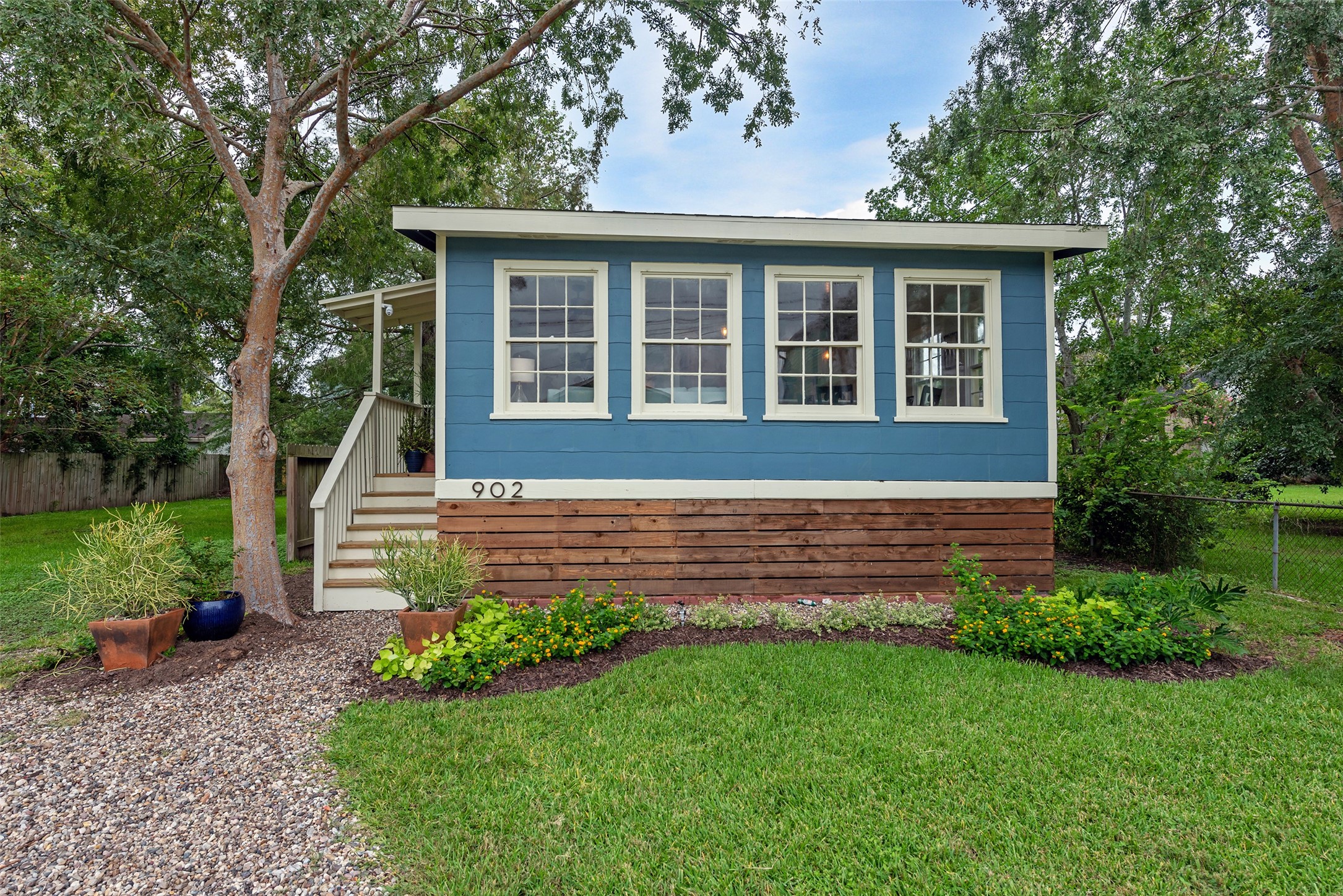 902 Hawthorne Road Property Photo