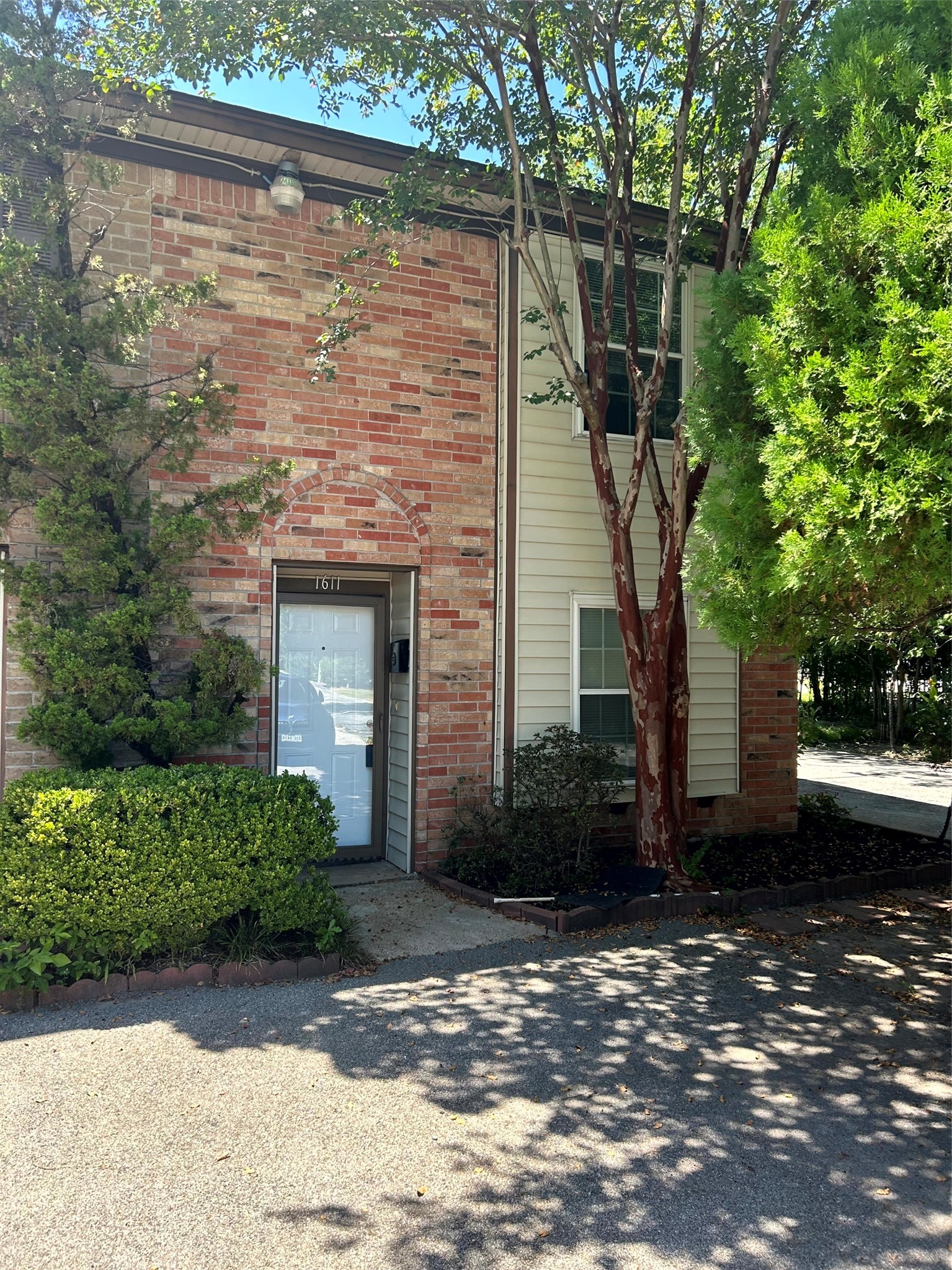 1611 Mapleton Drive Property Photo 1