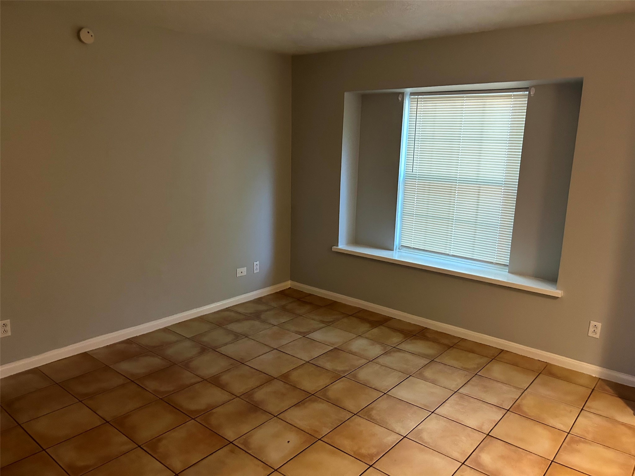 1611 Mapleton Drive Property Photo 2