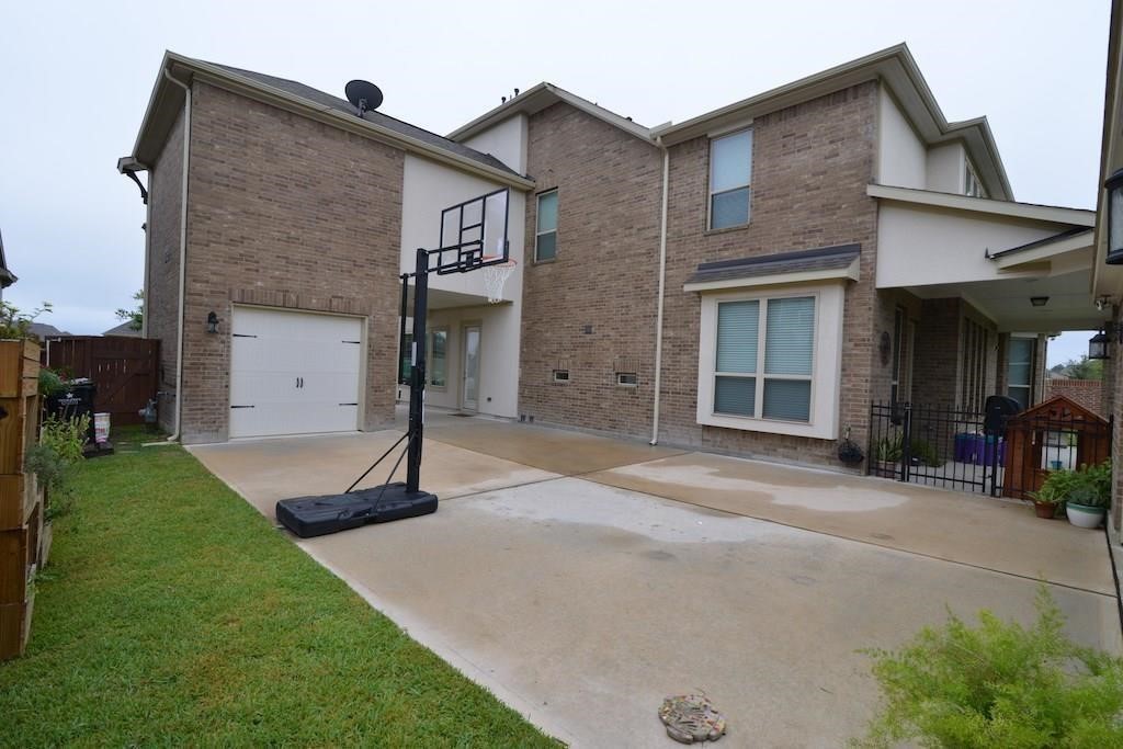 16615 Harbor Falls Drive Property Photo 2