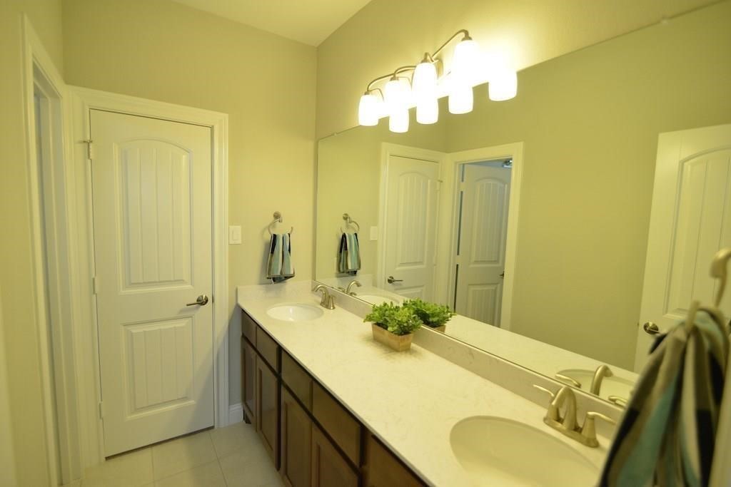 16615 Harbor Falls Drive Property Photo 12