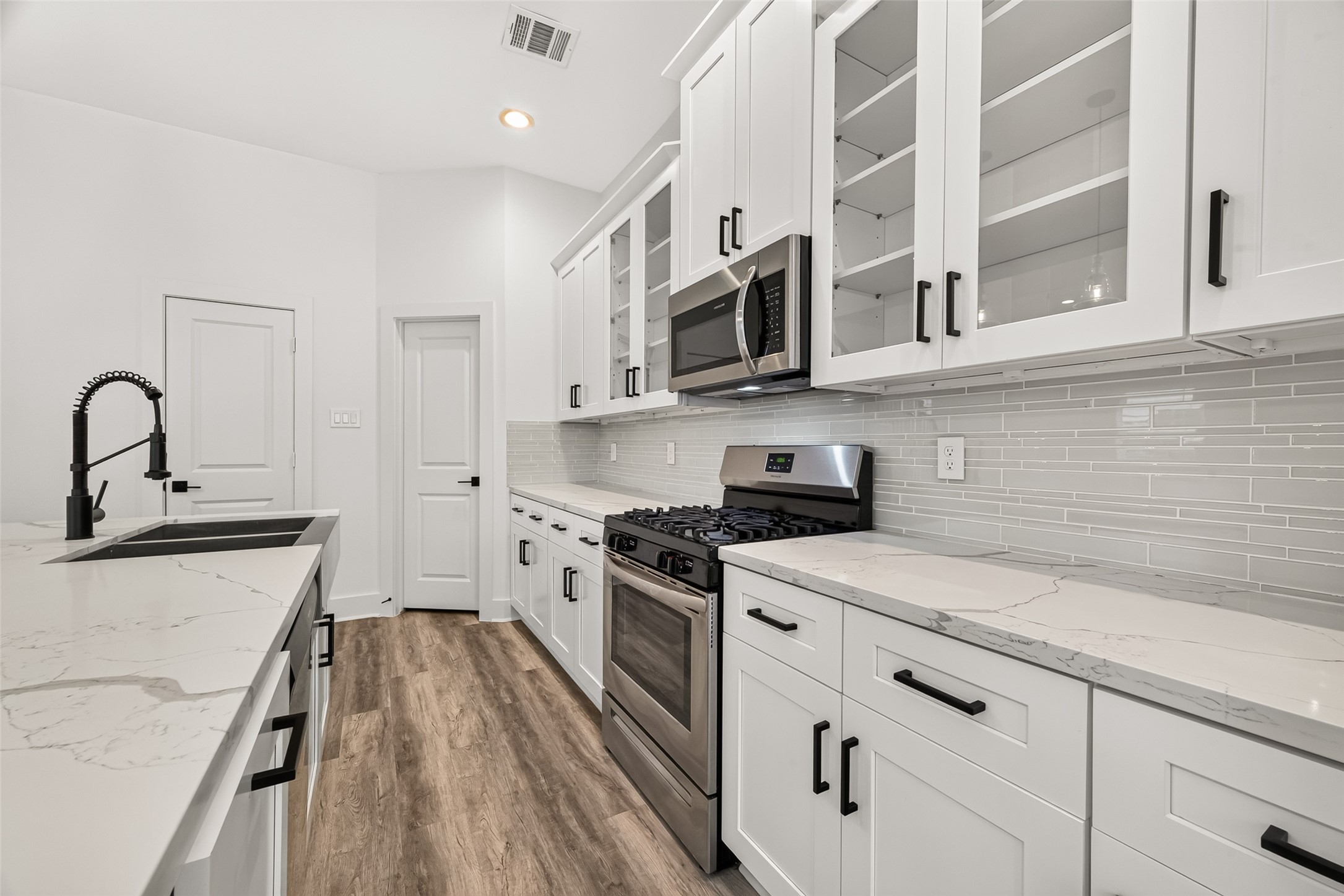 1106 Paul Quinn Street H Property Photo 14