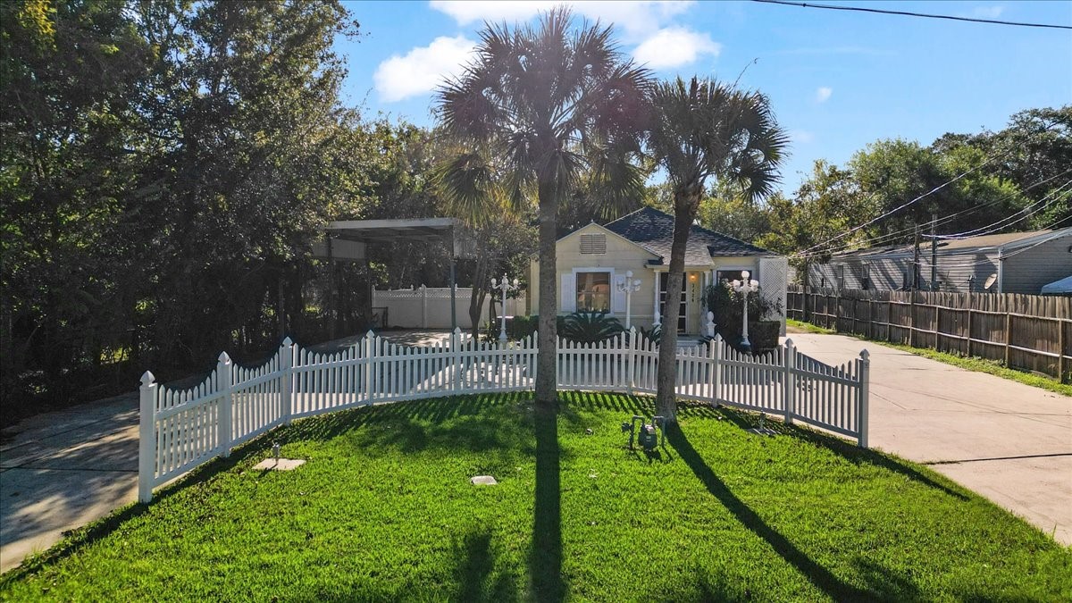 3406 Walsh Street Property Photo 1
