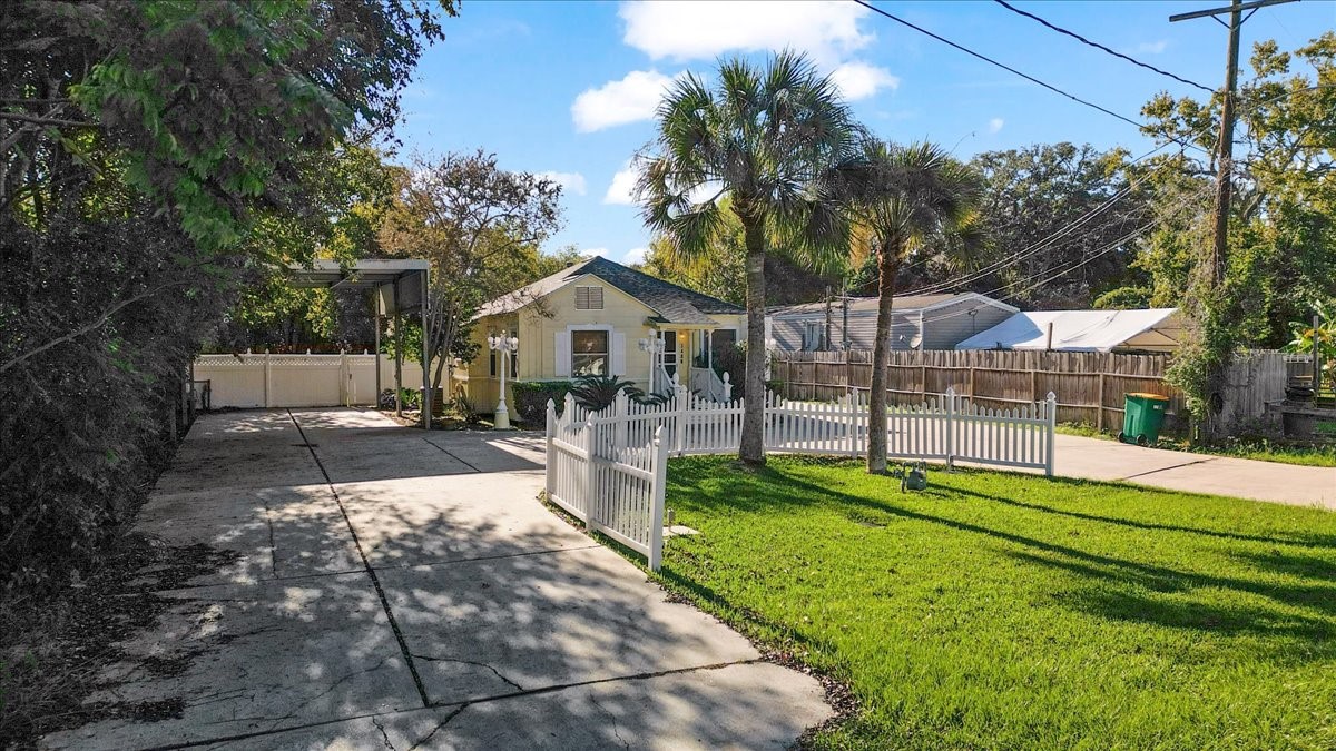 3406 Walsh Street Property Photo 3