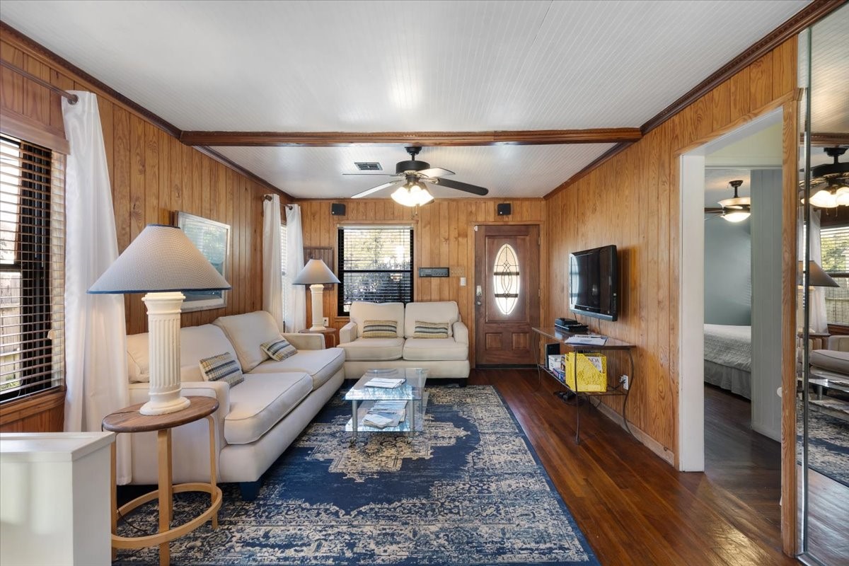 3406 Walsh Street Property Photo 6