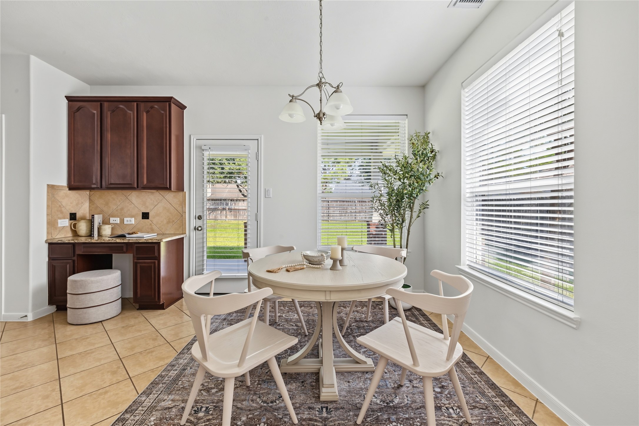 8610 Rising Oak Lane Property Photo 10