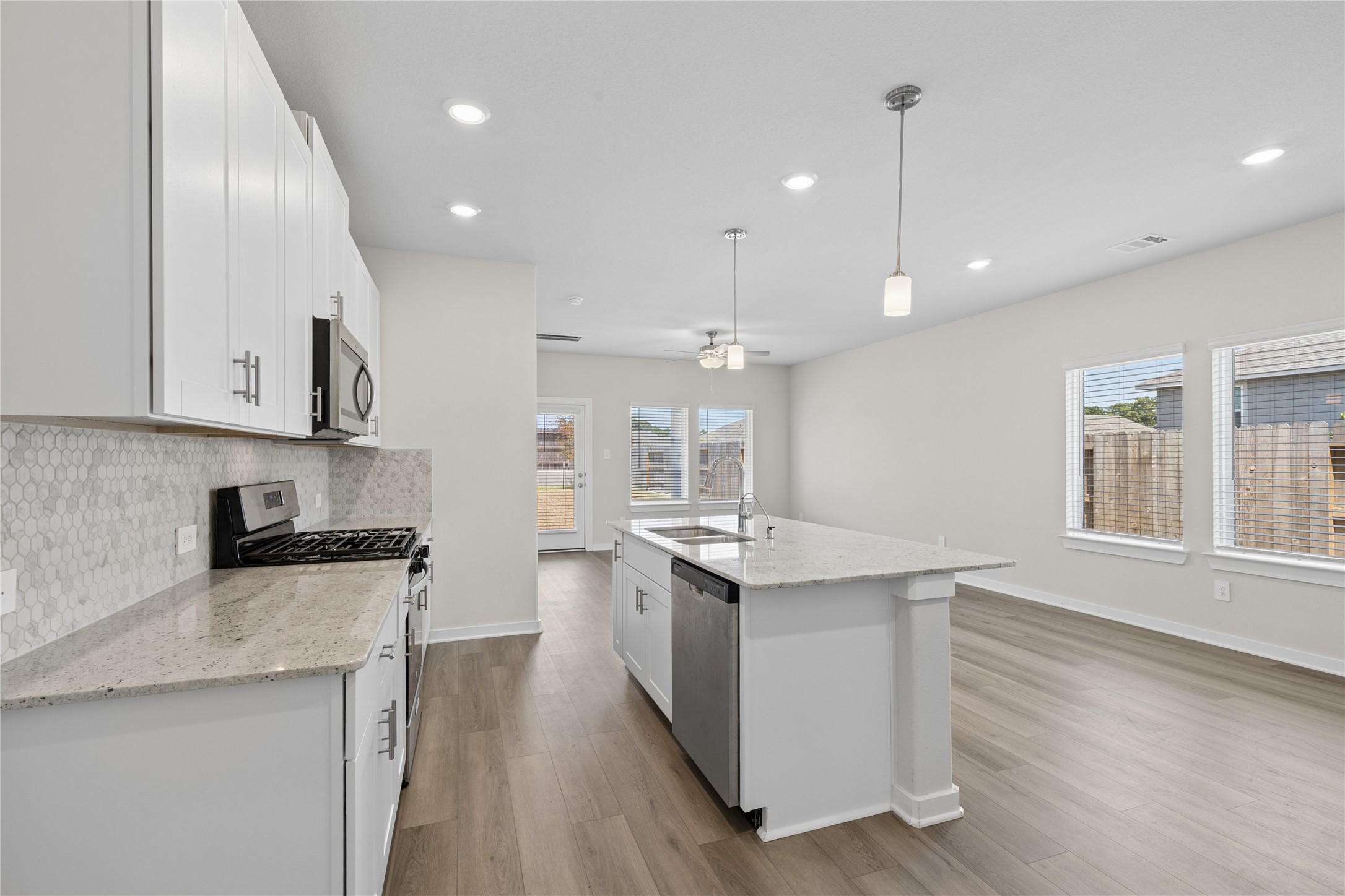 1722 Cayden Oak Property Photo 3