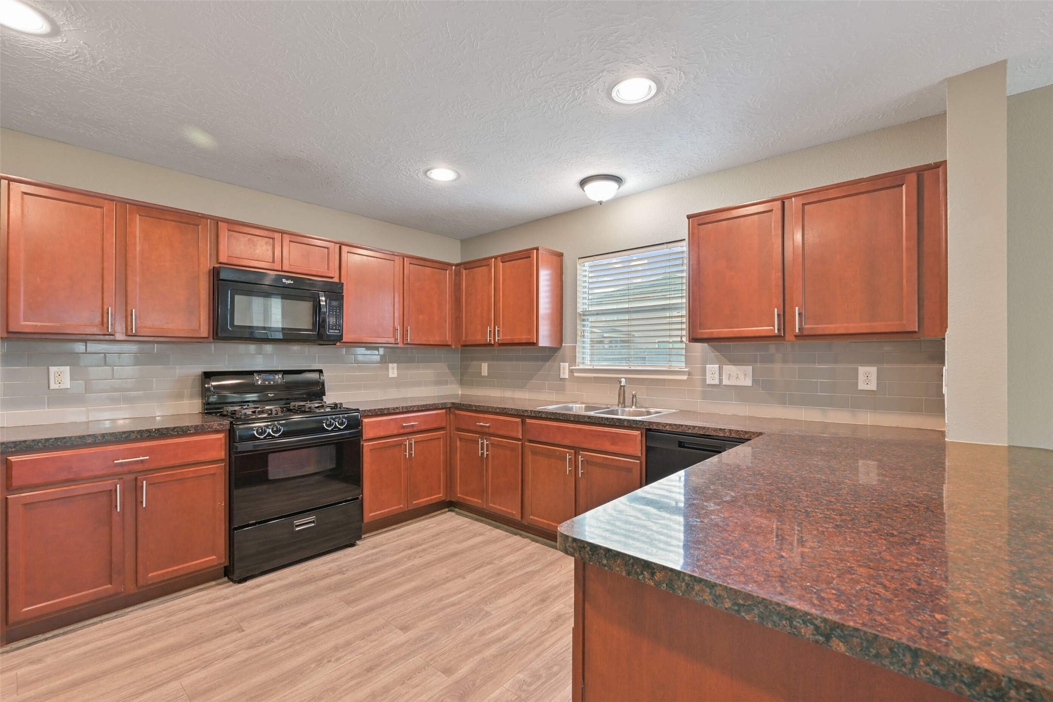 26119 Parkman Grove Drive Property Photo 7