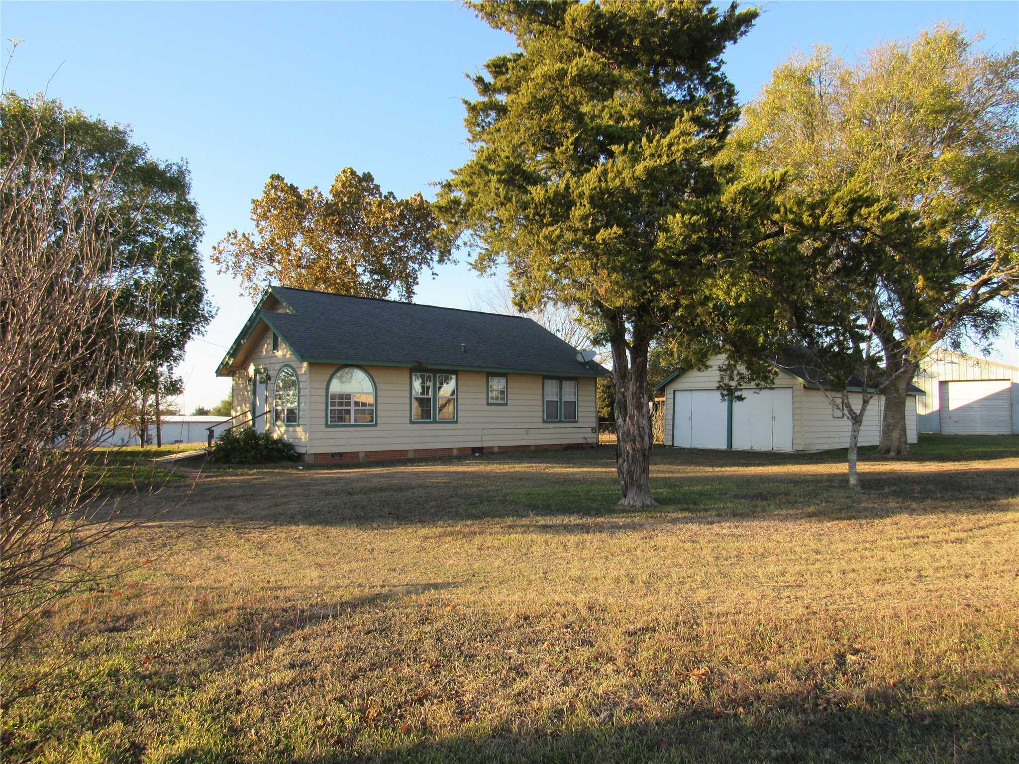 2900 Highway 290 W Property Photo 2
