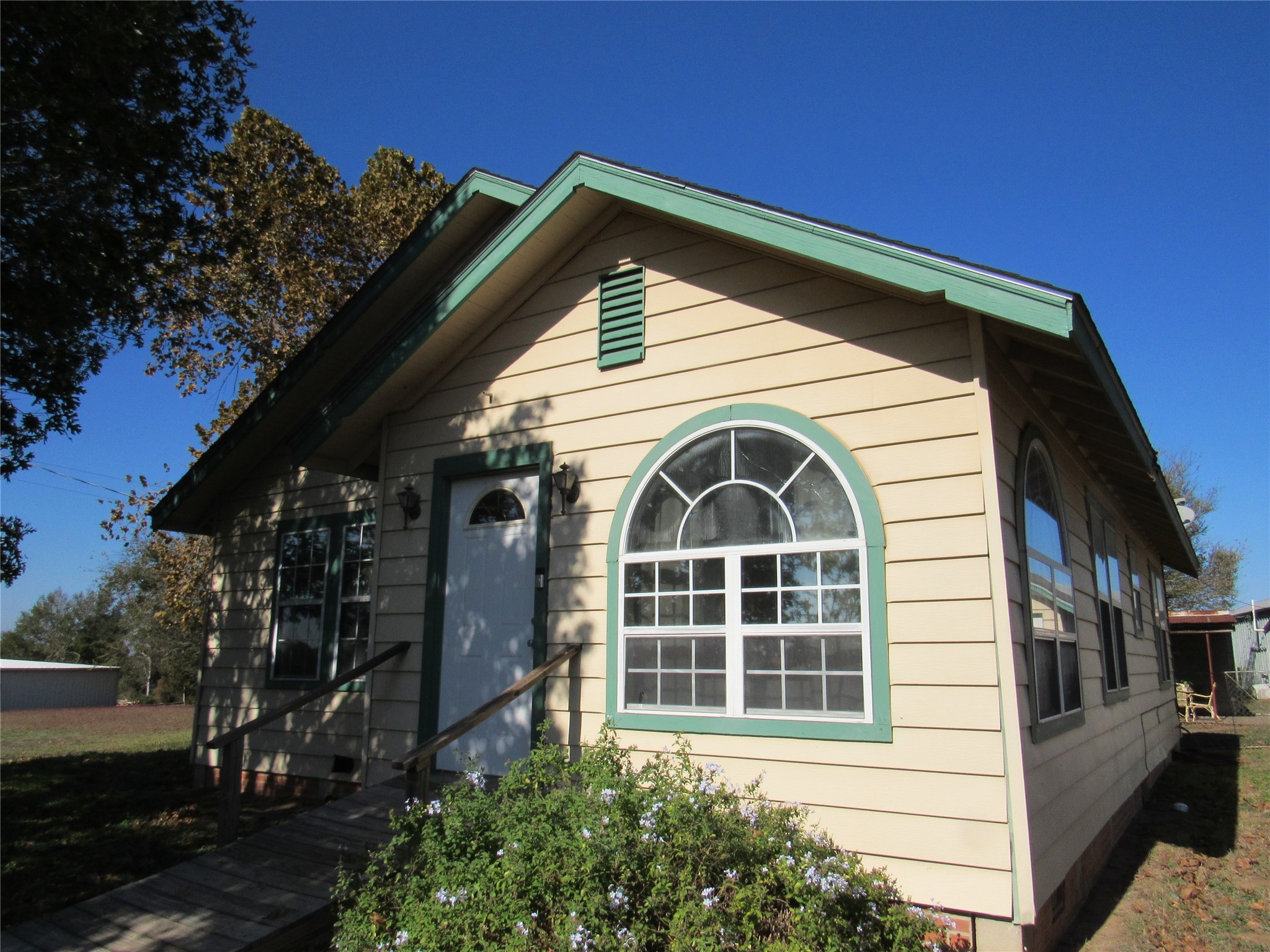 2900 Highway 290 W Property Photo 3