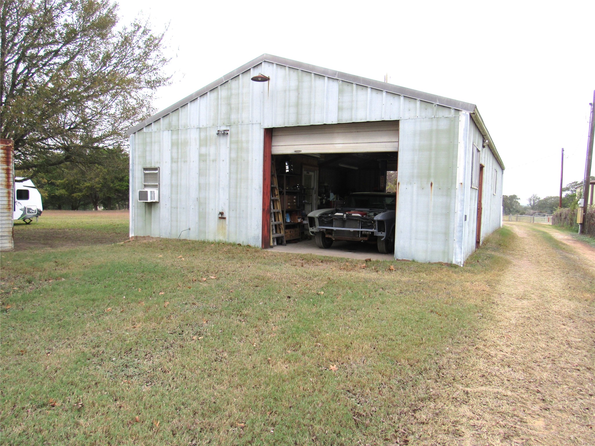 2900 Highway 290 W Property Photo 7