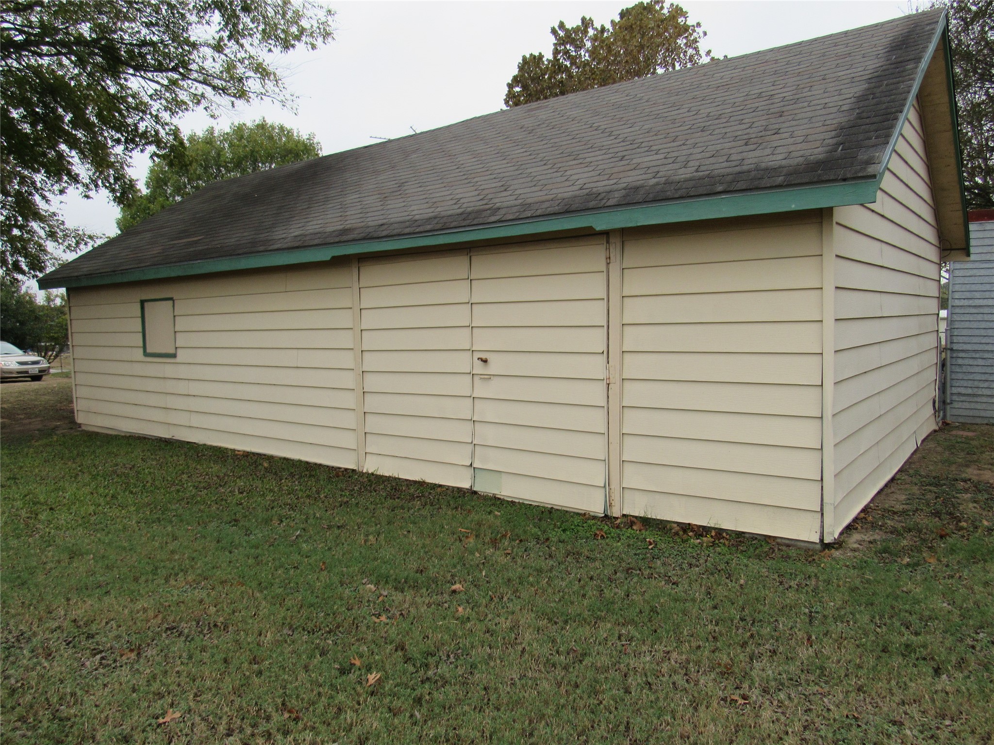 2900 Highway 290 W Property Photo 10