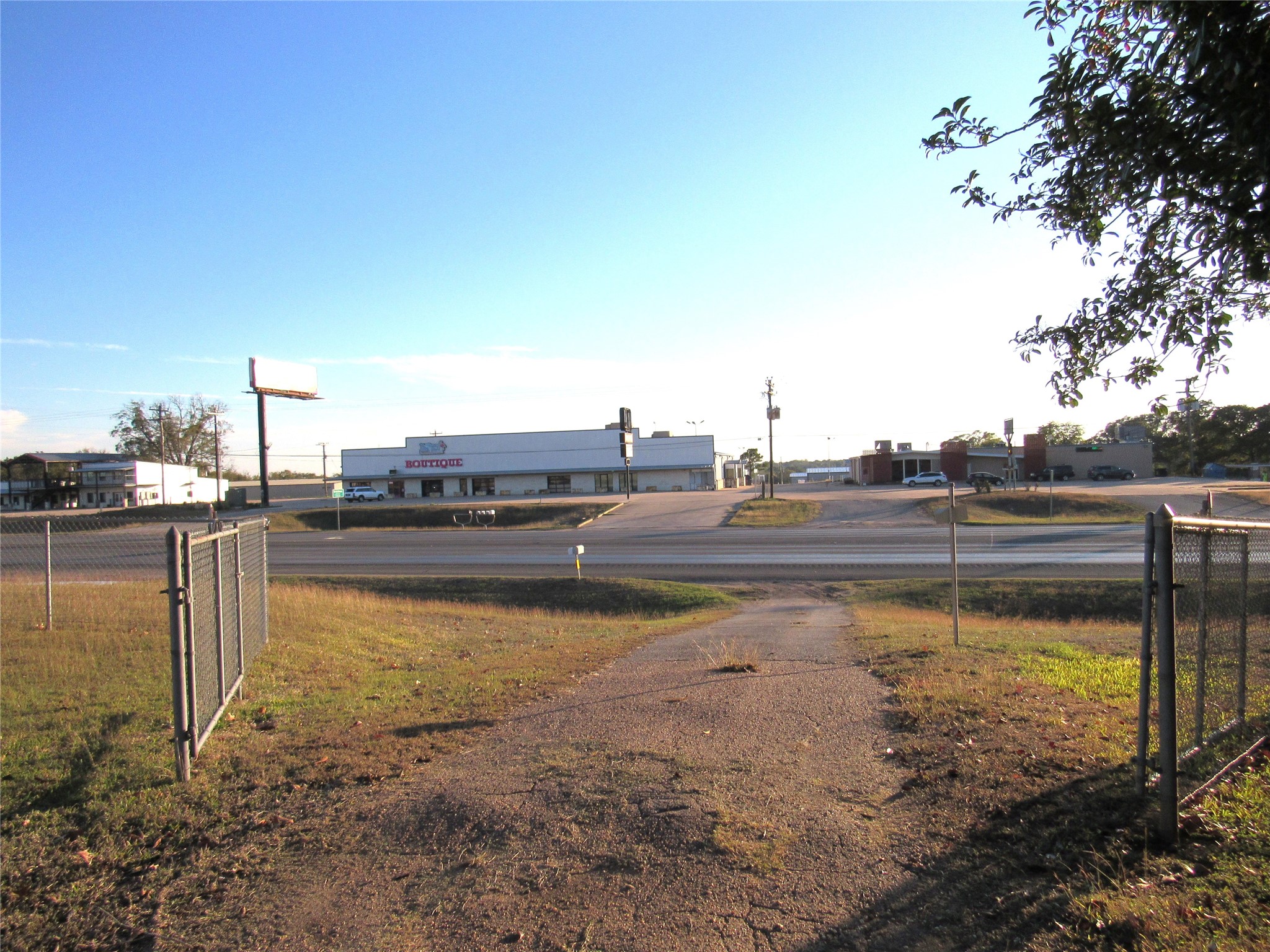 2900 Highway 290 W Property Photo 15