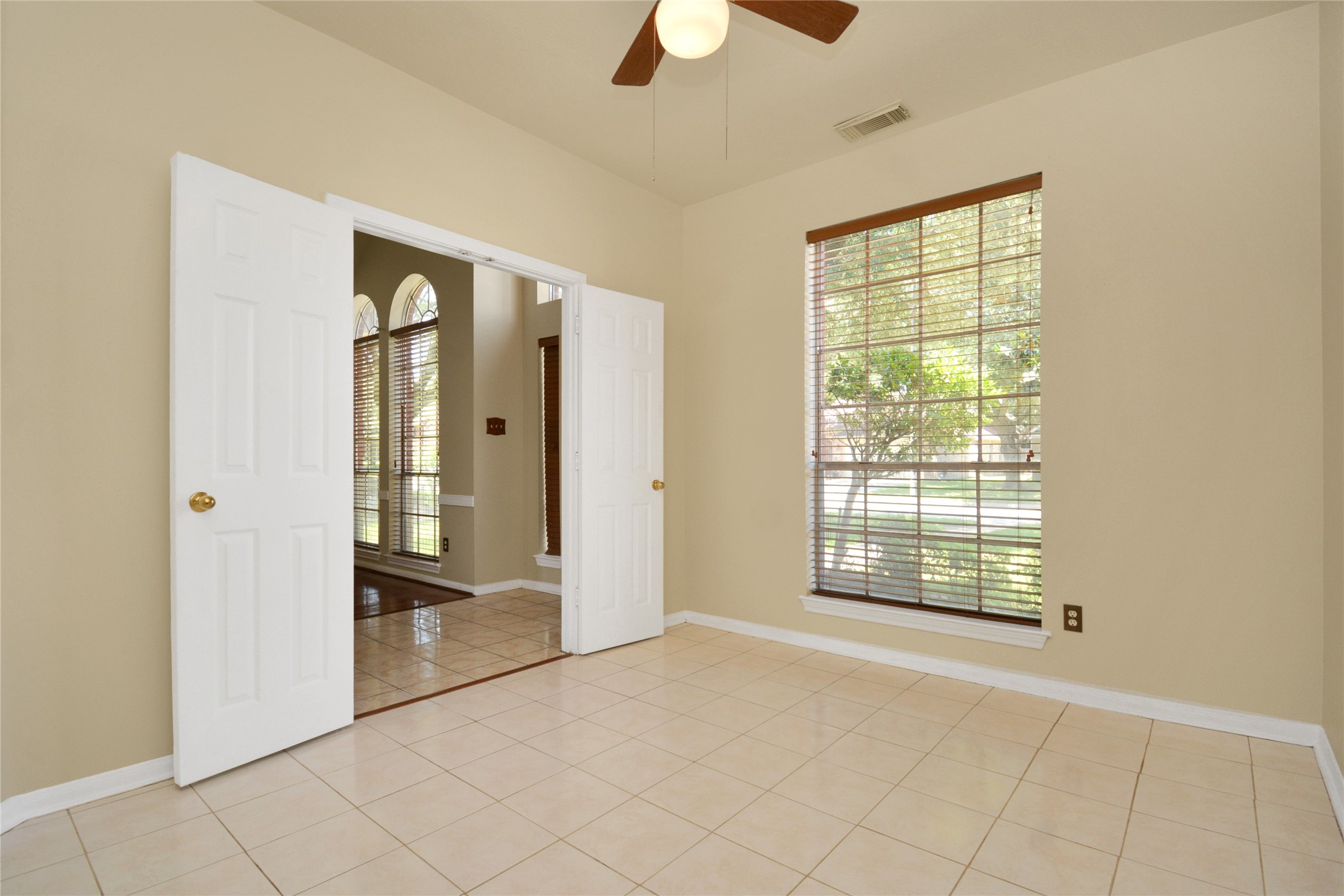 4123 Valedon Lane Property Photo 6