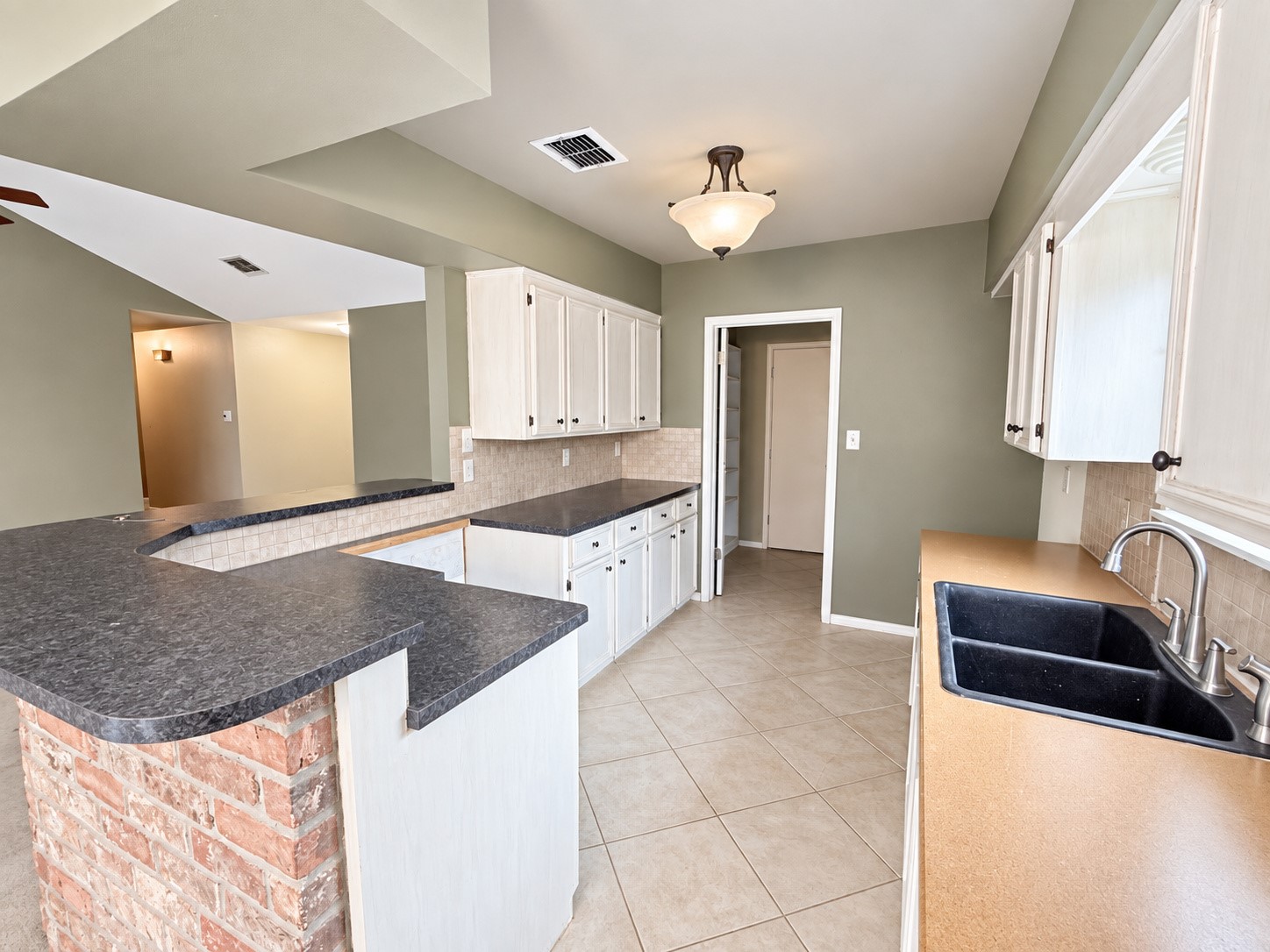2026 Arcadia Drive Property Photo 4