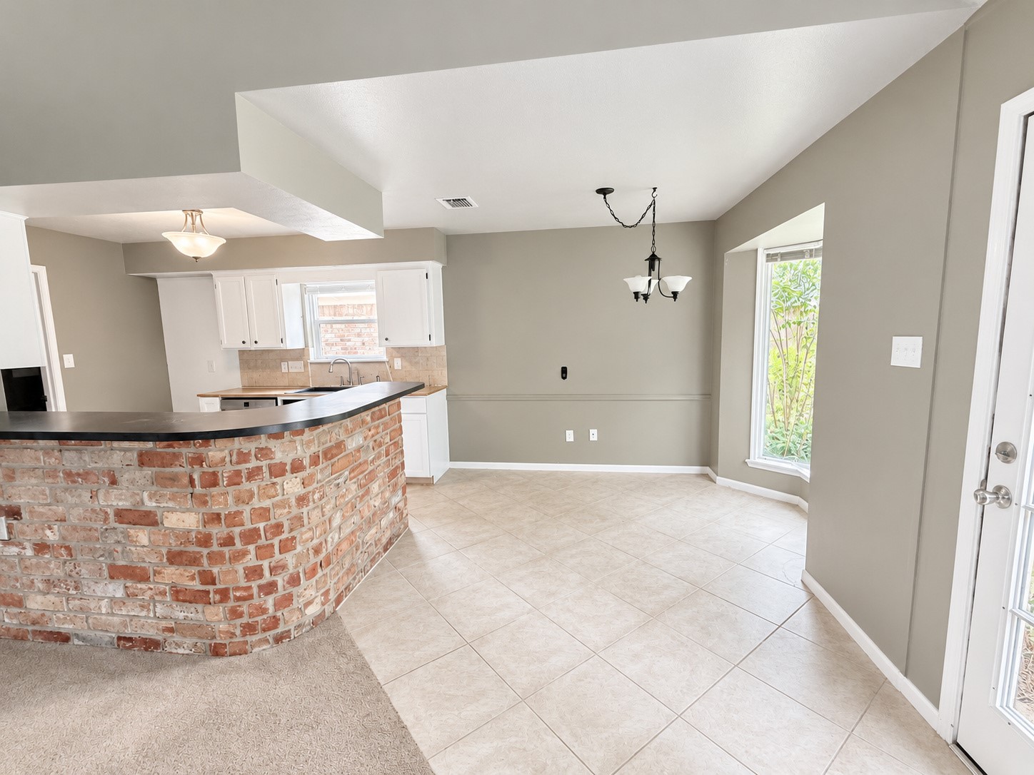 2026 Arcadia Drive Property Photo 5