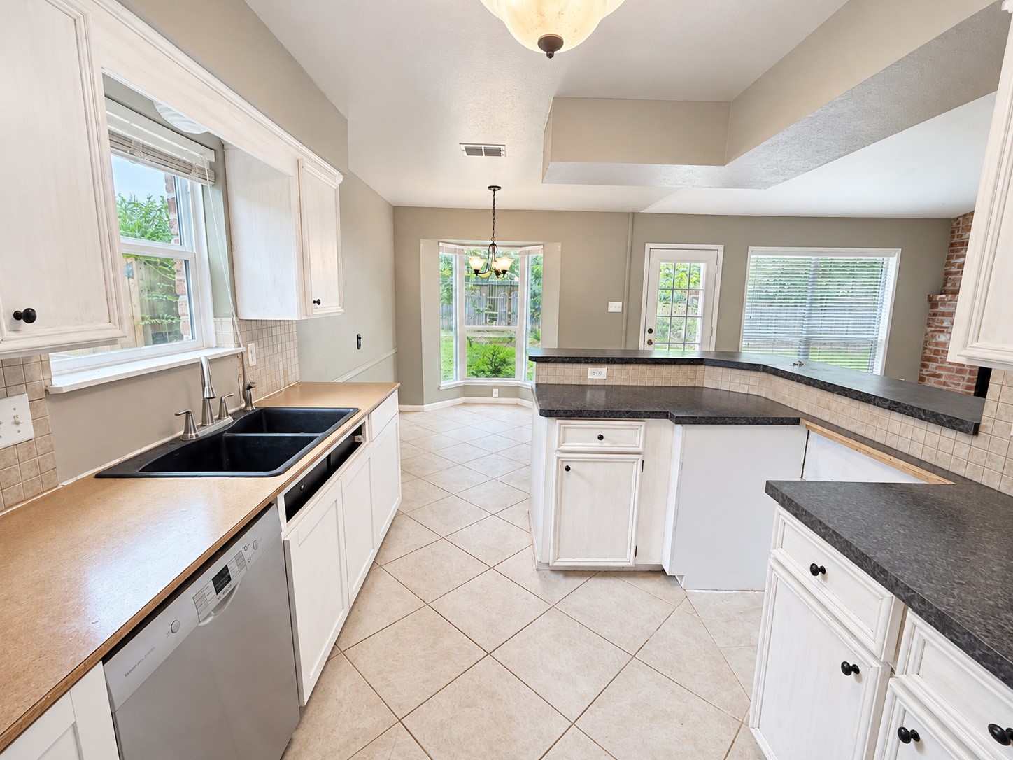 2026 Arcadia Drive Property Photo 6