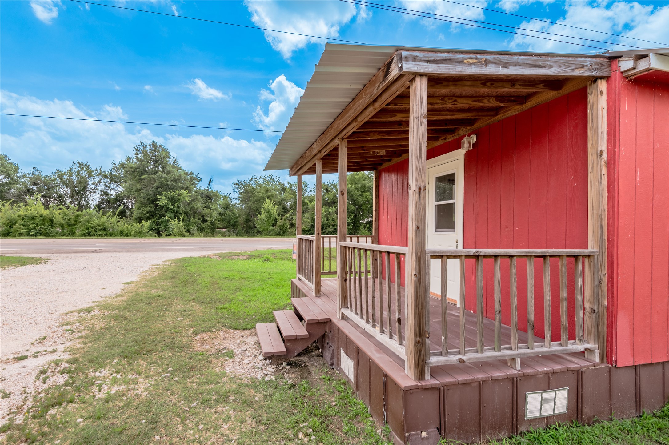 2094 S Robb Street Property Photo 3