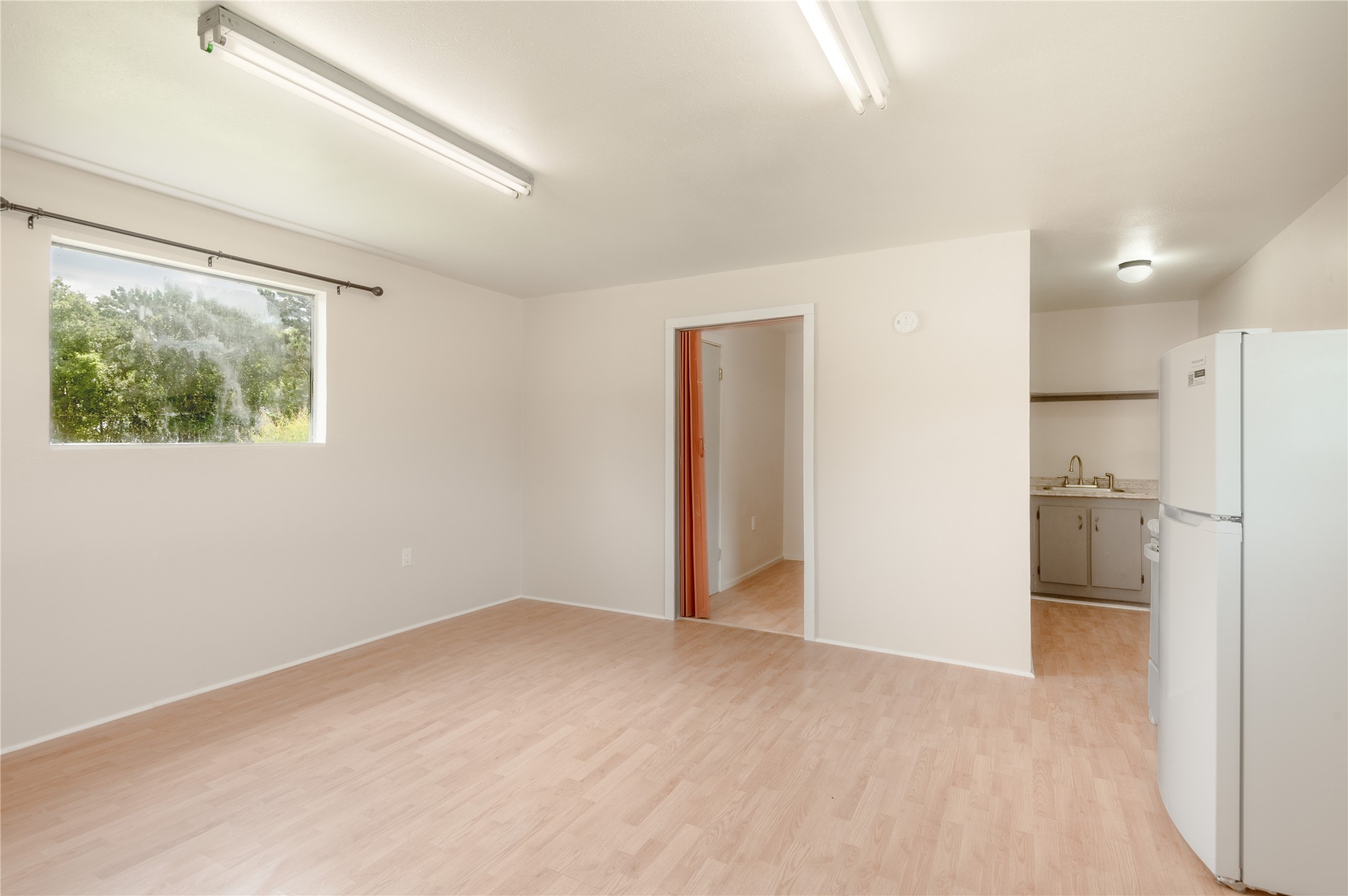 2094 S Robb Street Property Photo 6