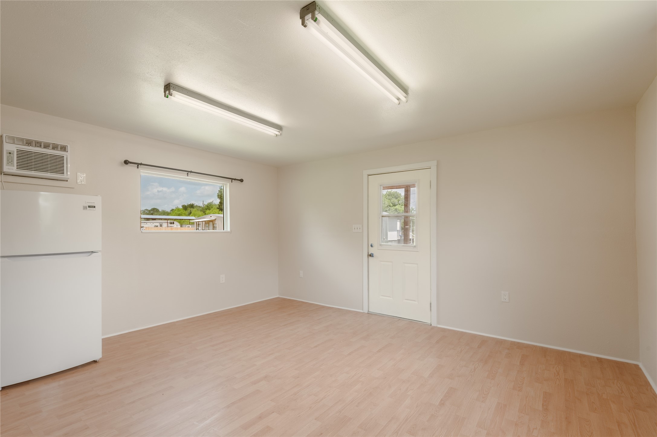 2094 S Robb Street Property Photo 8
