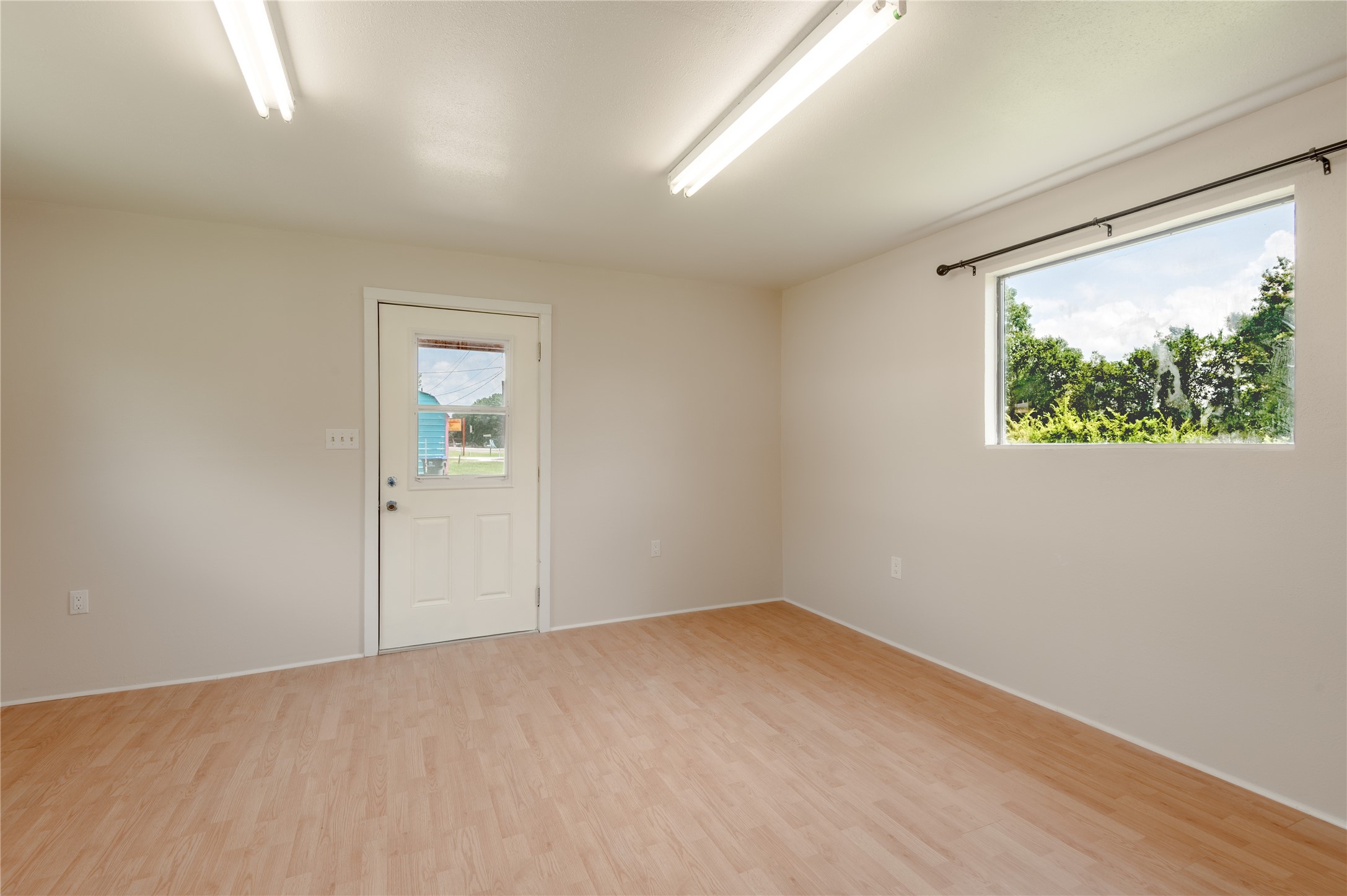 2094 S Robb Street Property Photo 9