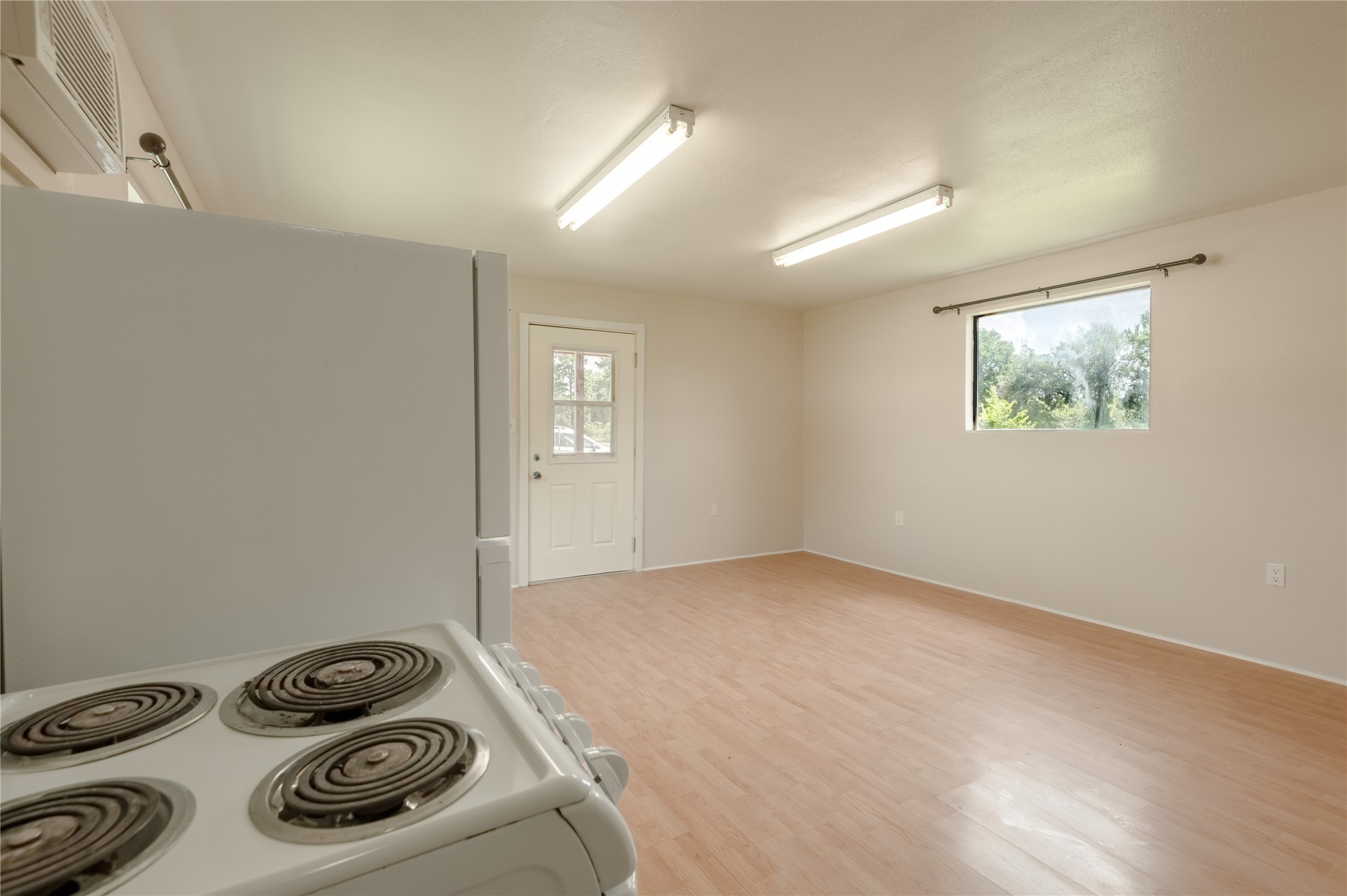 2094 S Robb Street Property Photo 12