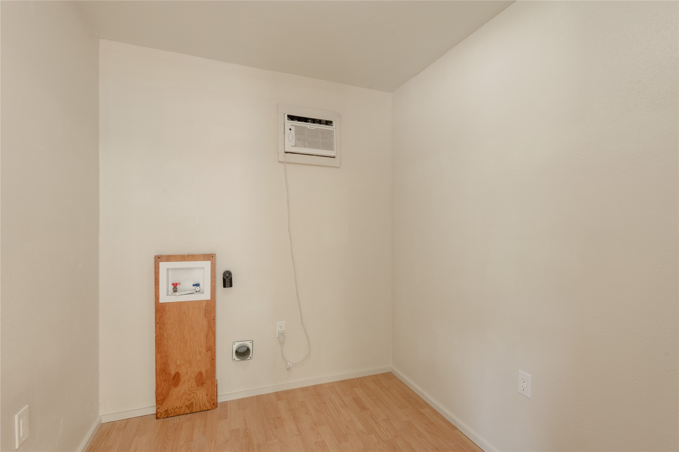 2094 S Robb Street Property Photo 13