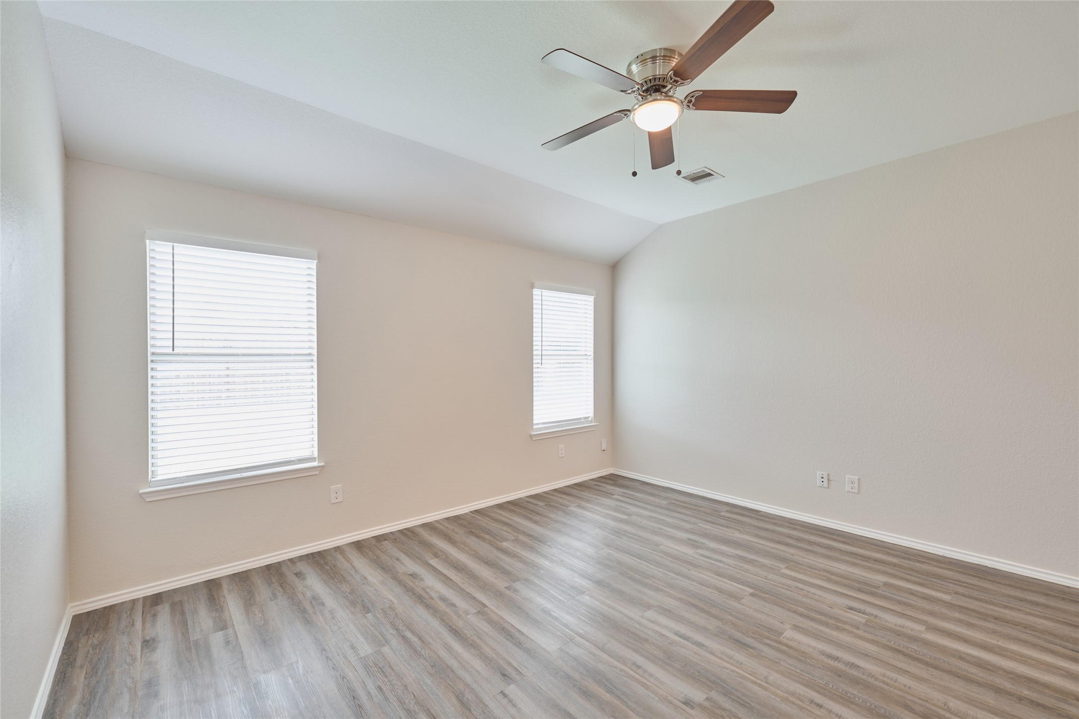 24439 Raindrop Poppy Drive Property Photo 11