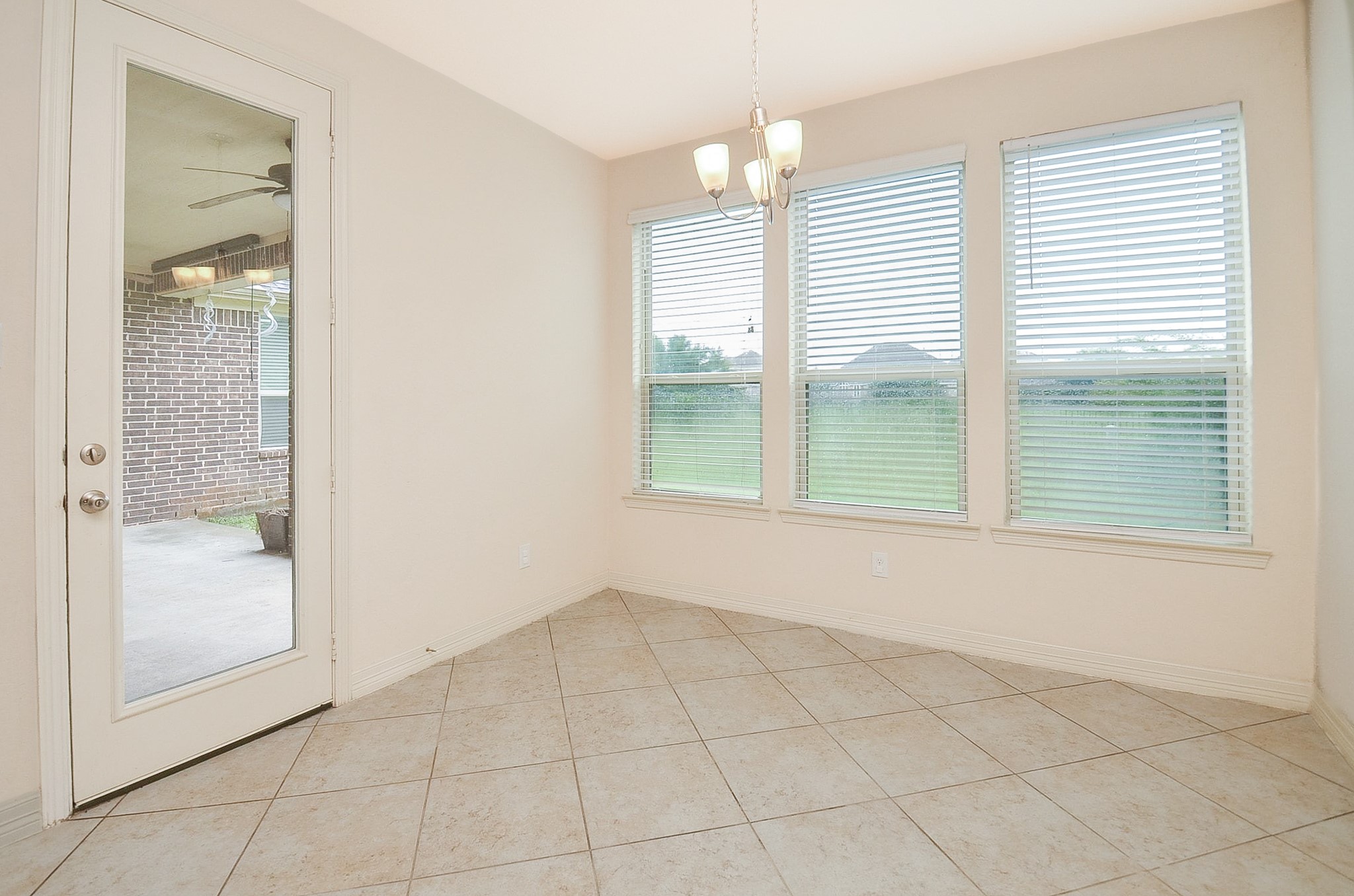 23610 Esperia Street Property Photo 12