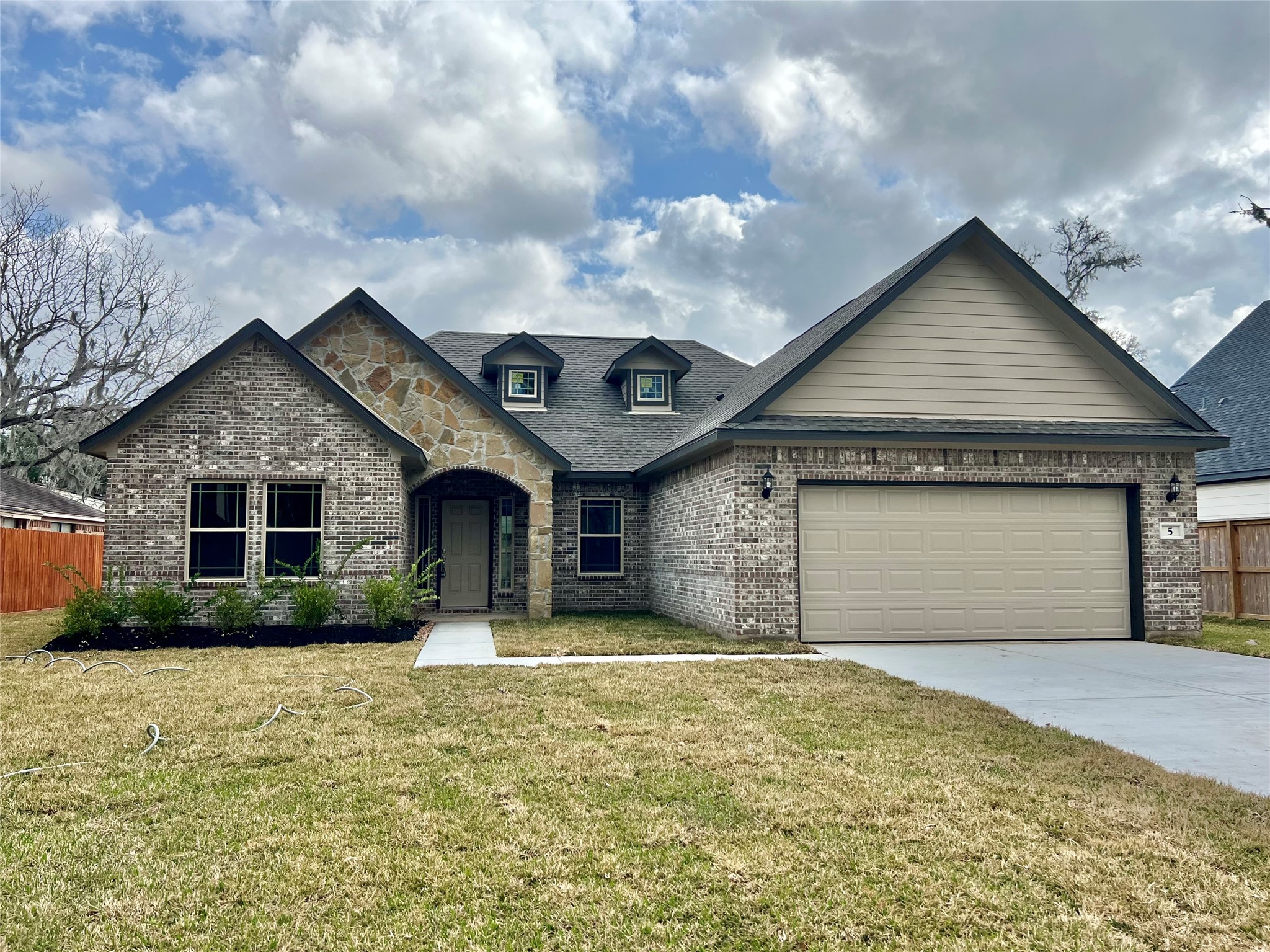 5 Seminole Court Property Photo 1