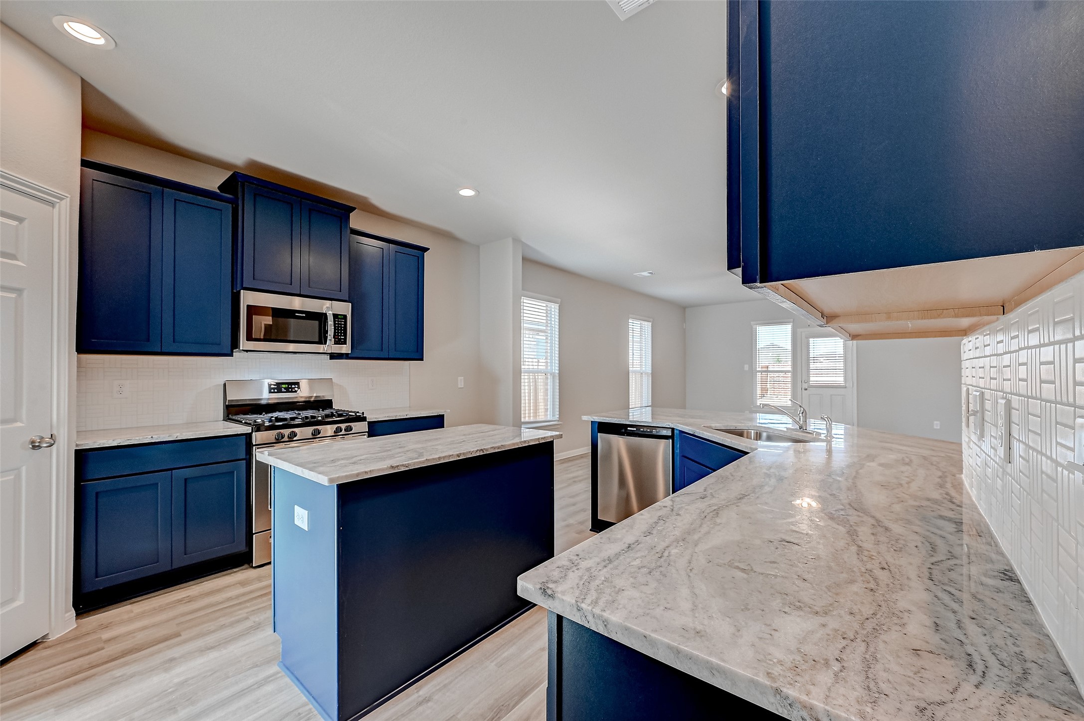 21927 Oia Island Drive Property Photo 14